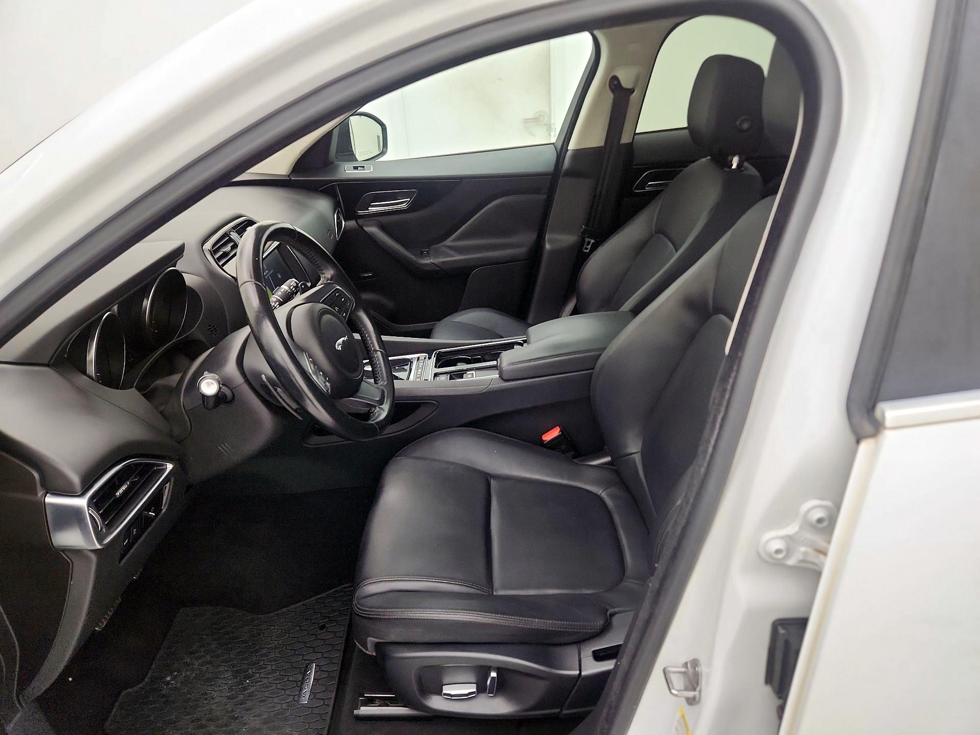 Thumbnail: 2019 Jaguar F-Pace - 11