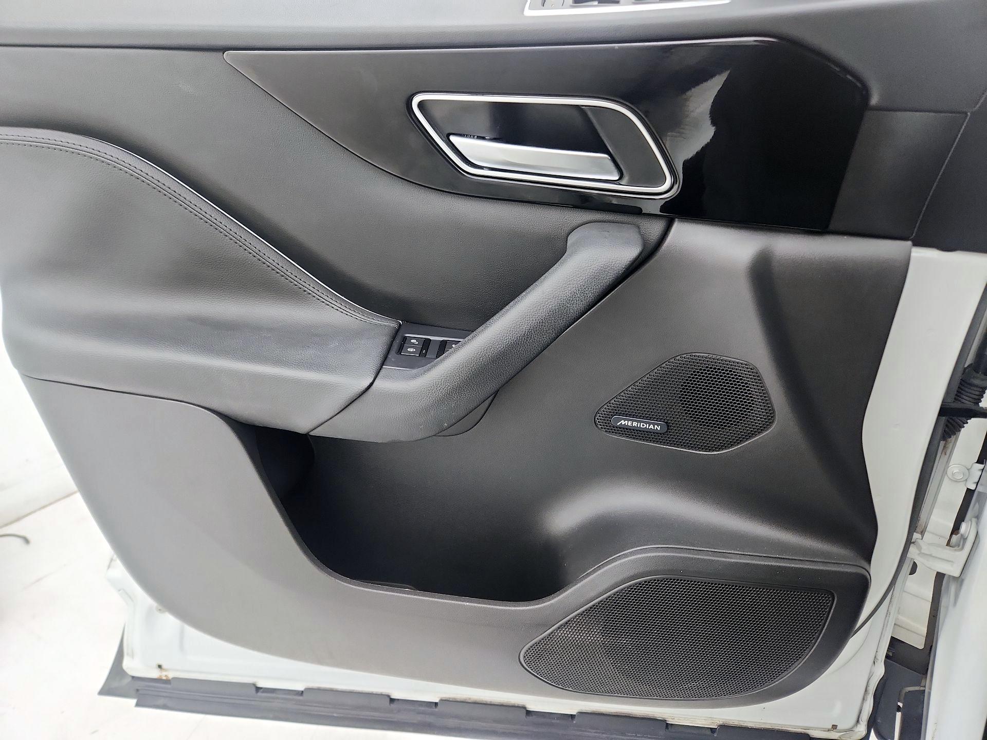 Thumbnail: 2019 Jaguar F-Pace - 12