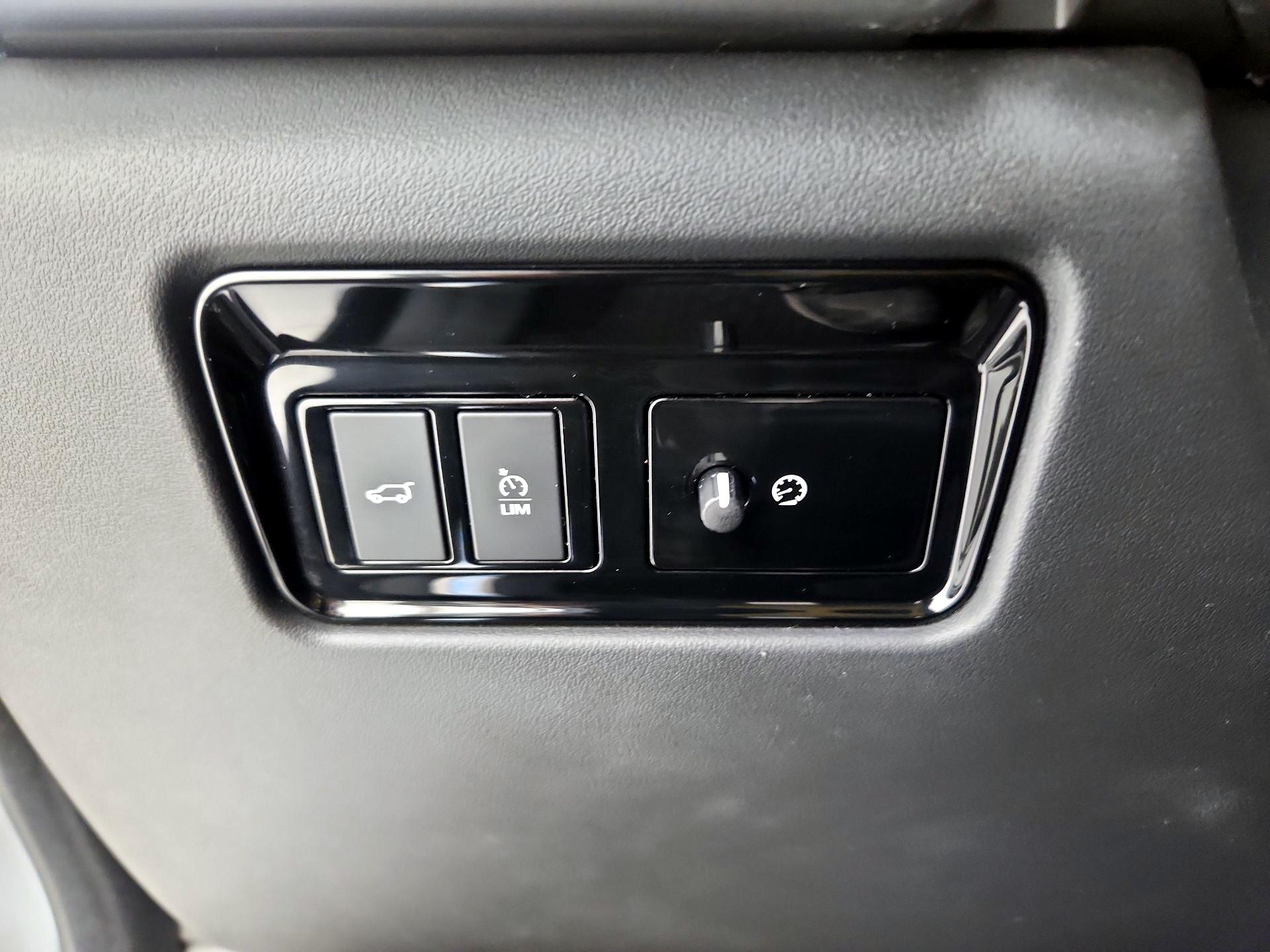 Thumbnail: 2019 Jaguar F-Pace - 13