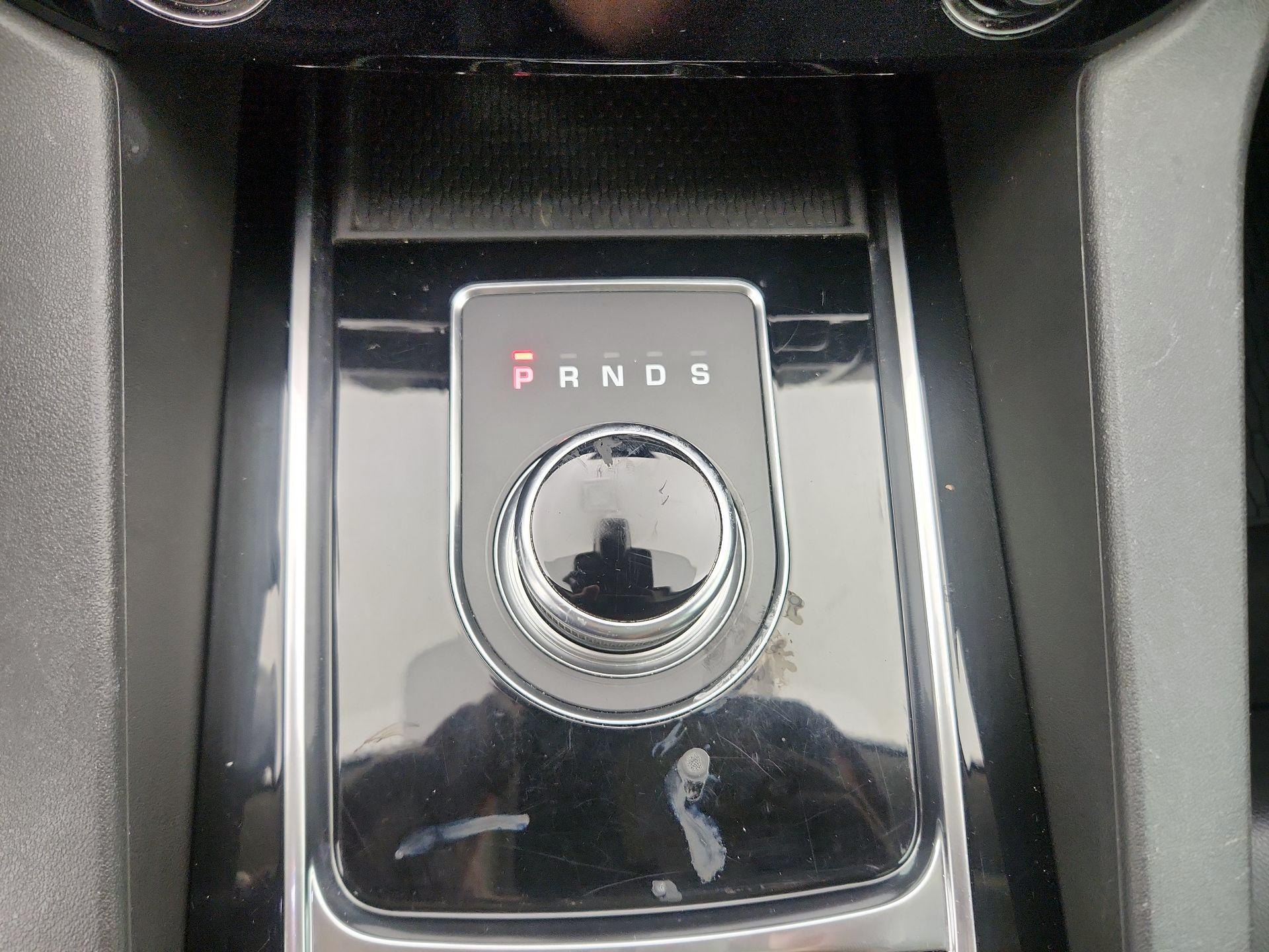 Thumbnail: 2019 Jaguar F-Pace - 18