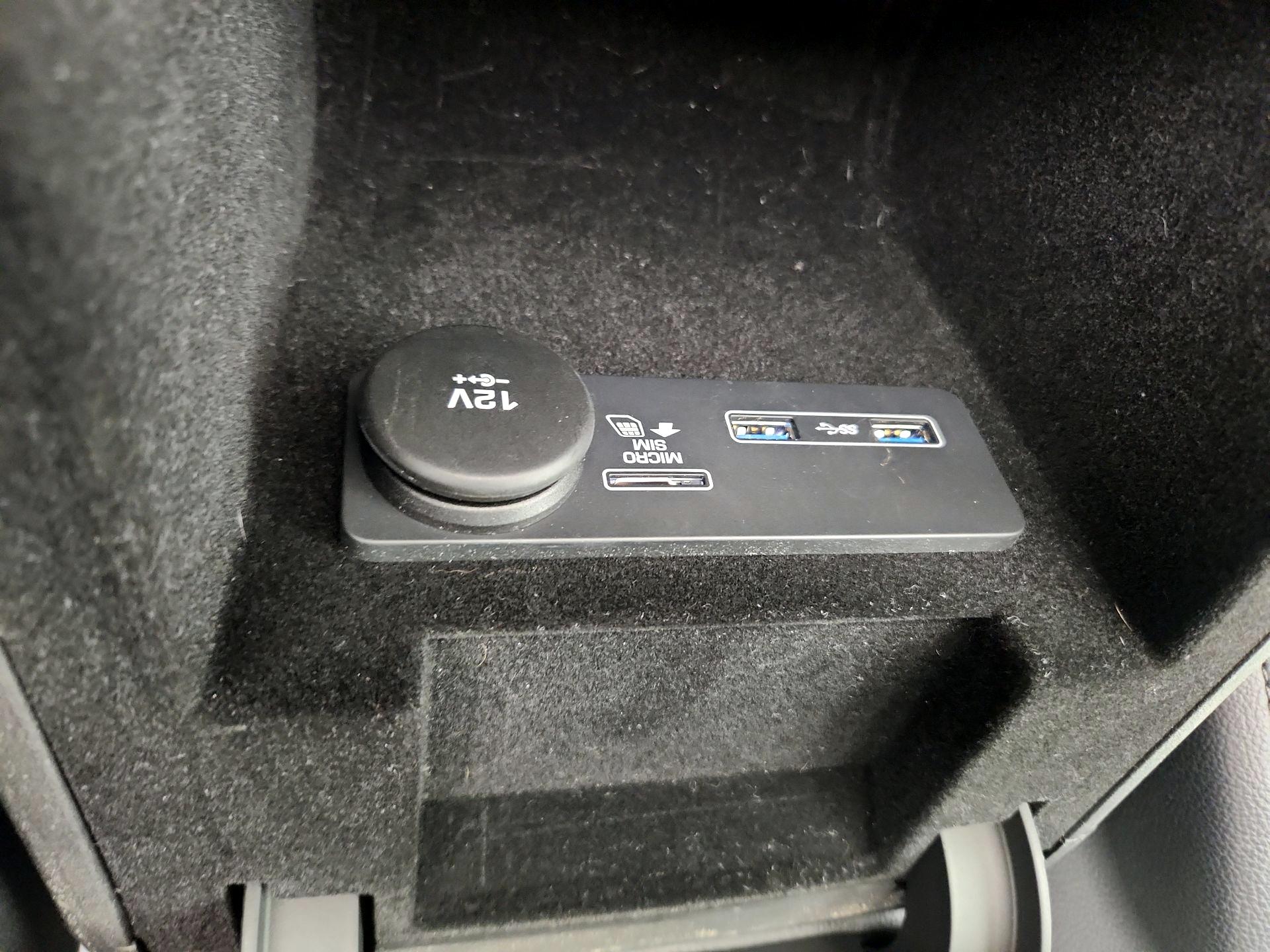 Thumbnail: 2019 Jaguar F-Pace - 19