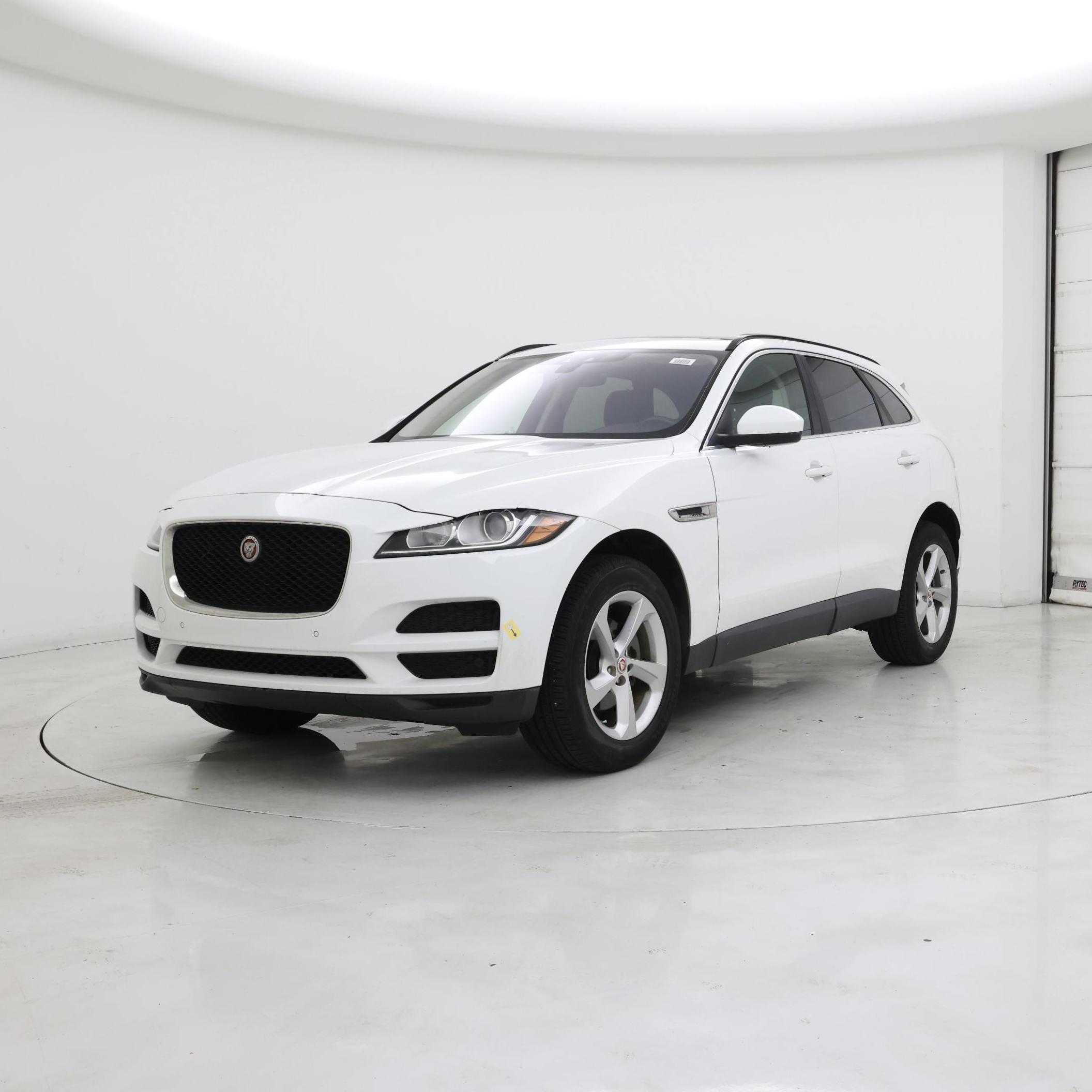 Thumbnail: 2019 Jaguar F-Pace - 4