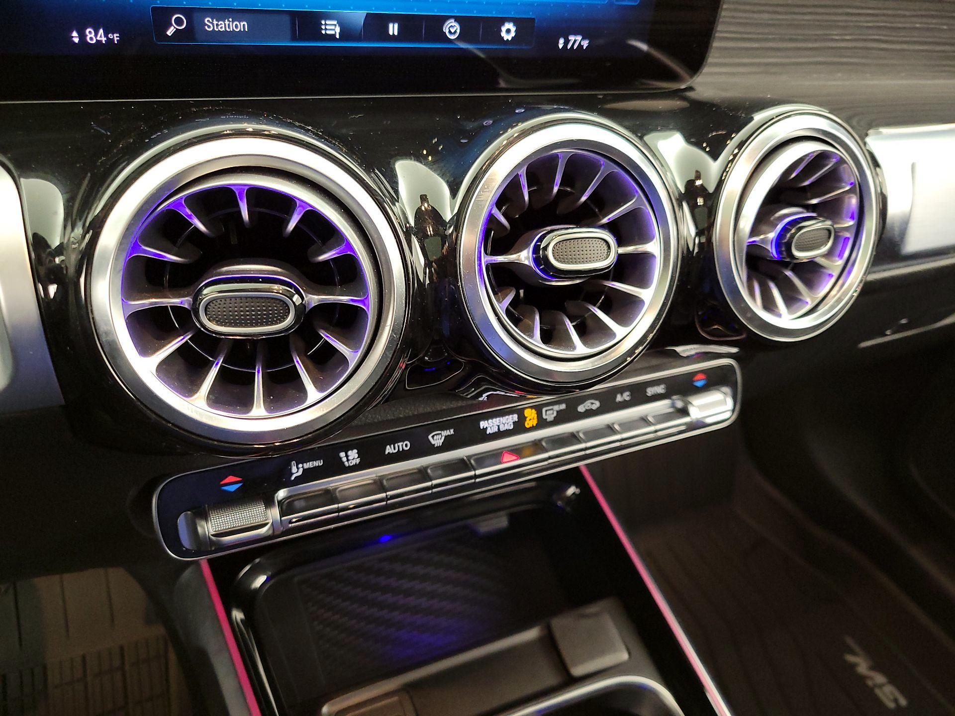 Thumbnail: 2022 Mercedes-Benz GLB - 16