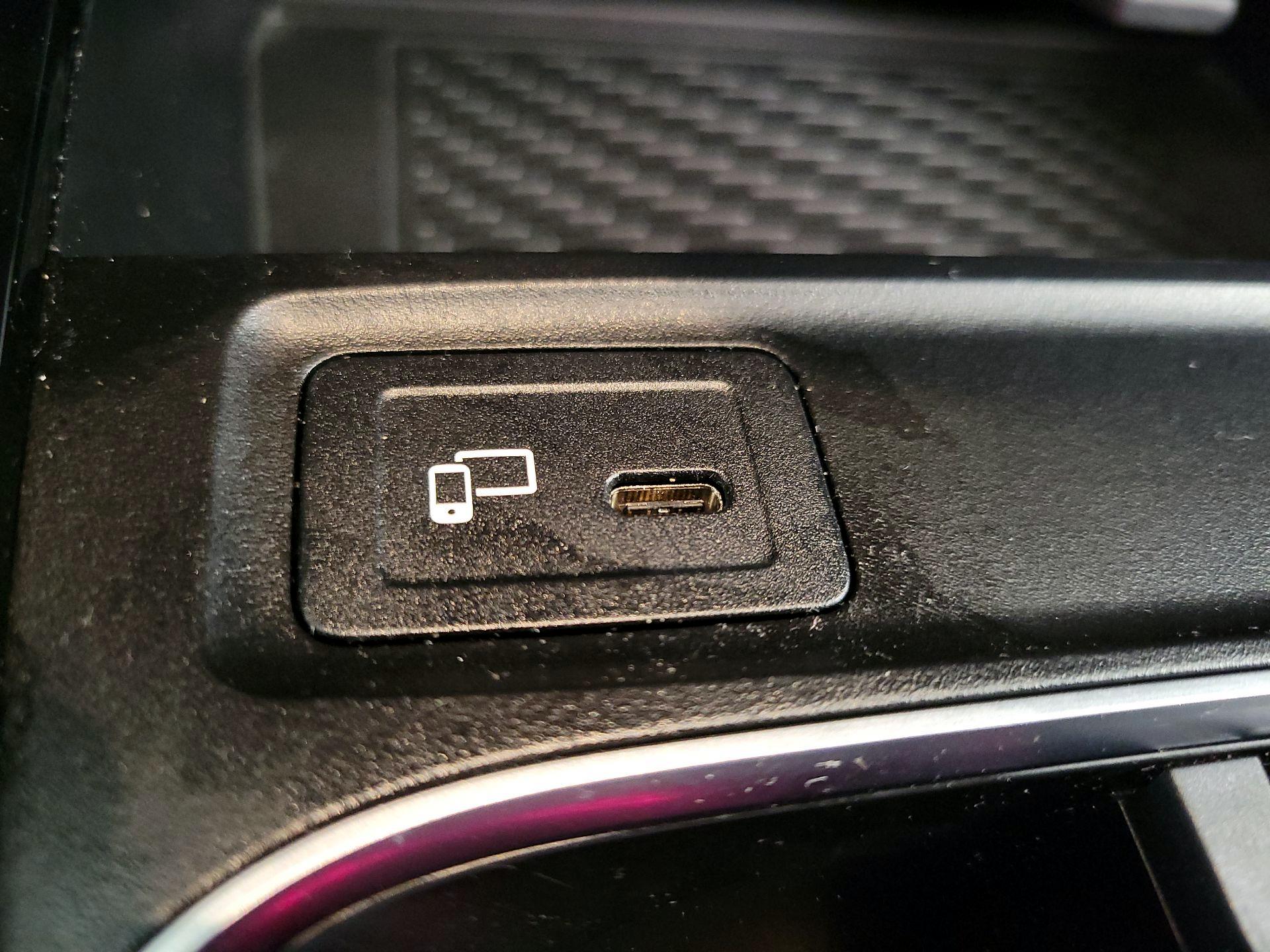 Thumbnail: 2022 Mercedes-Benz GLB - 18