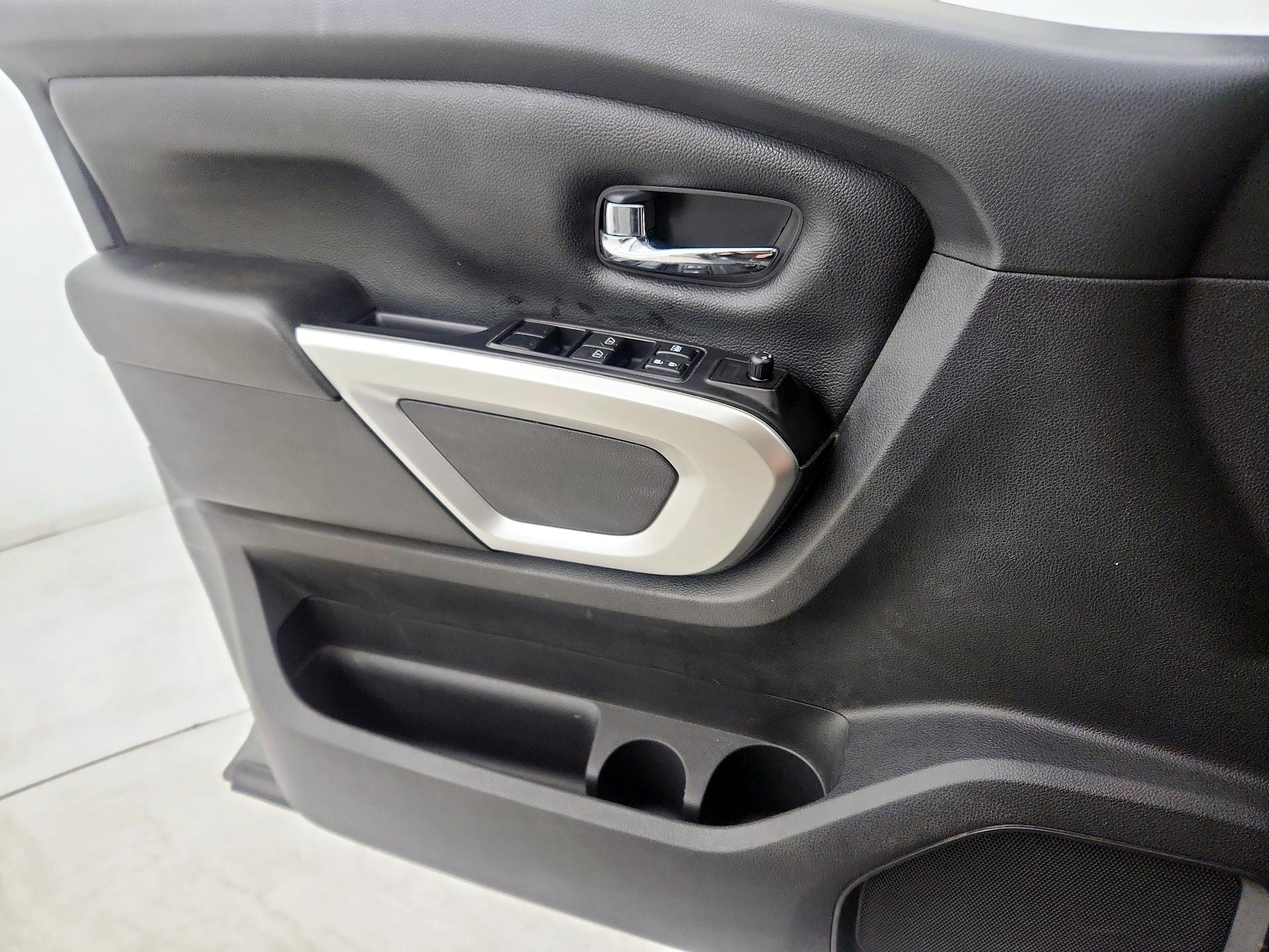 Thumbnail: 2020 Nissan Titan - 12