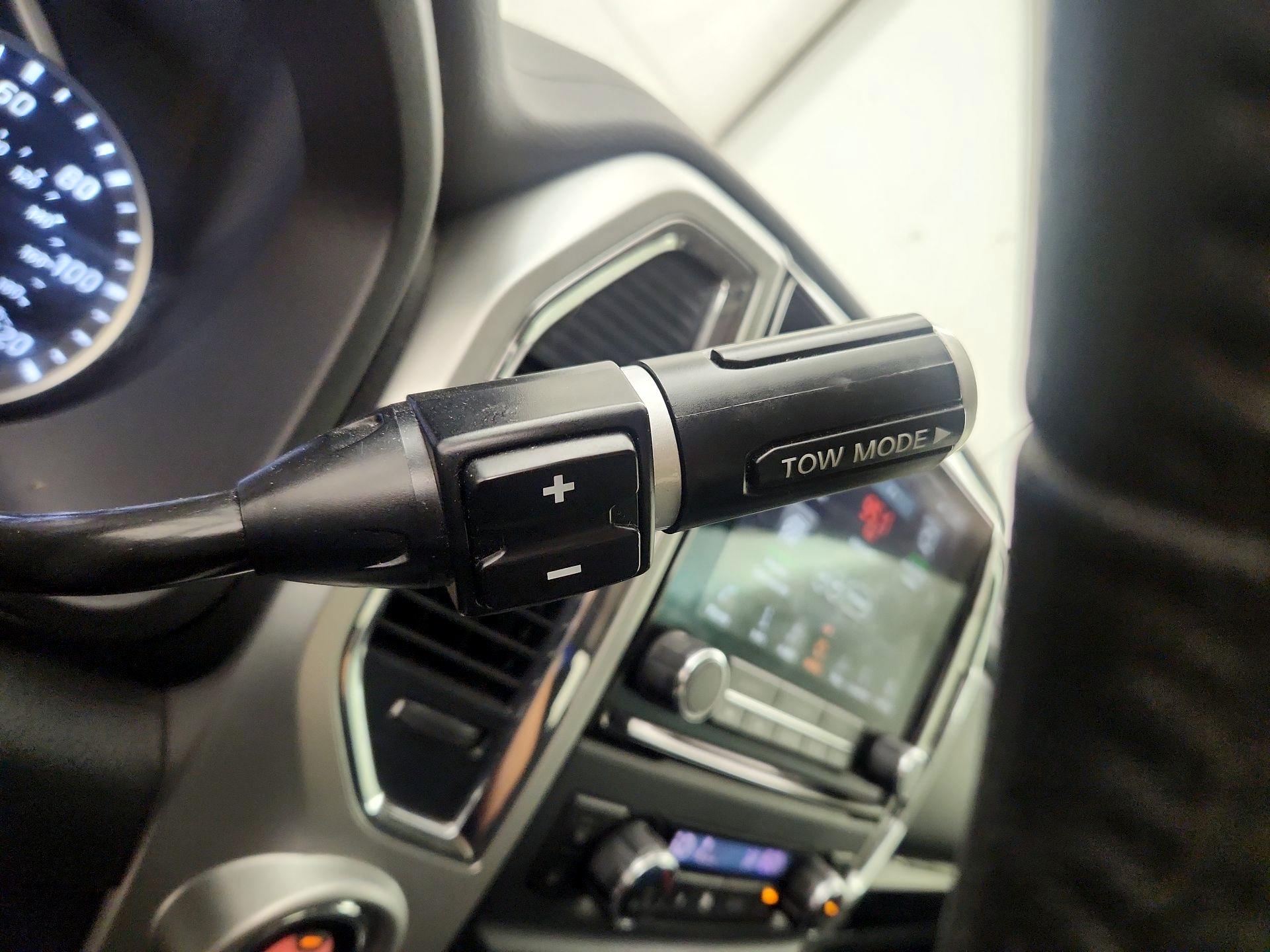 Thumbnail: 2020 Nissan Titan - 18