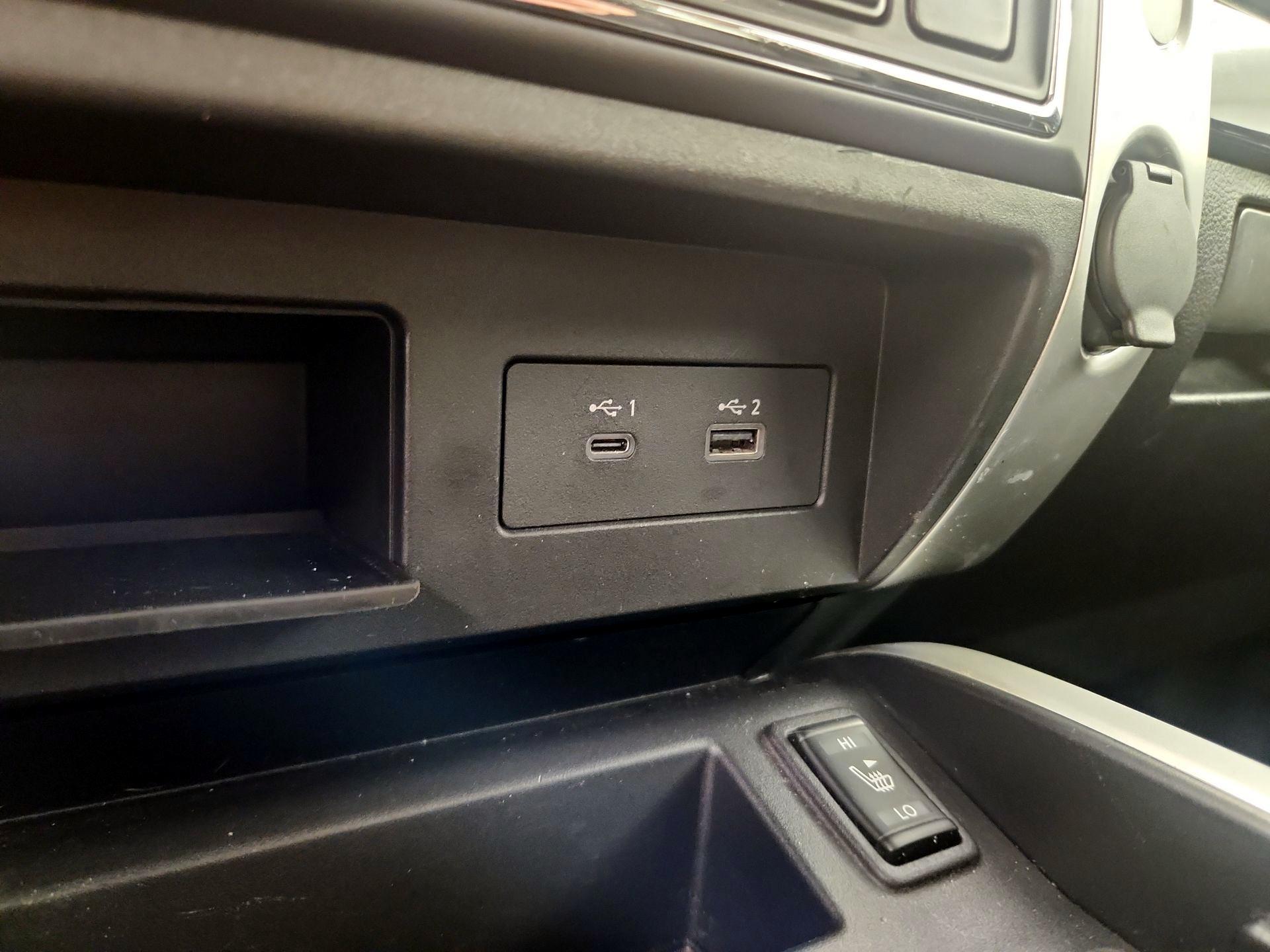 Thumbnail: 2020 Nissan Titan - 19