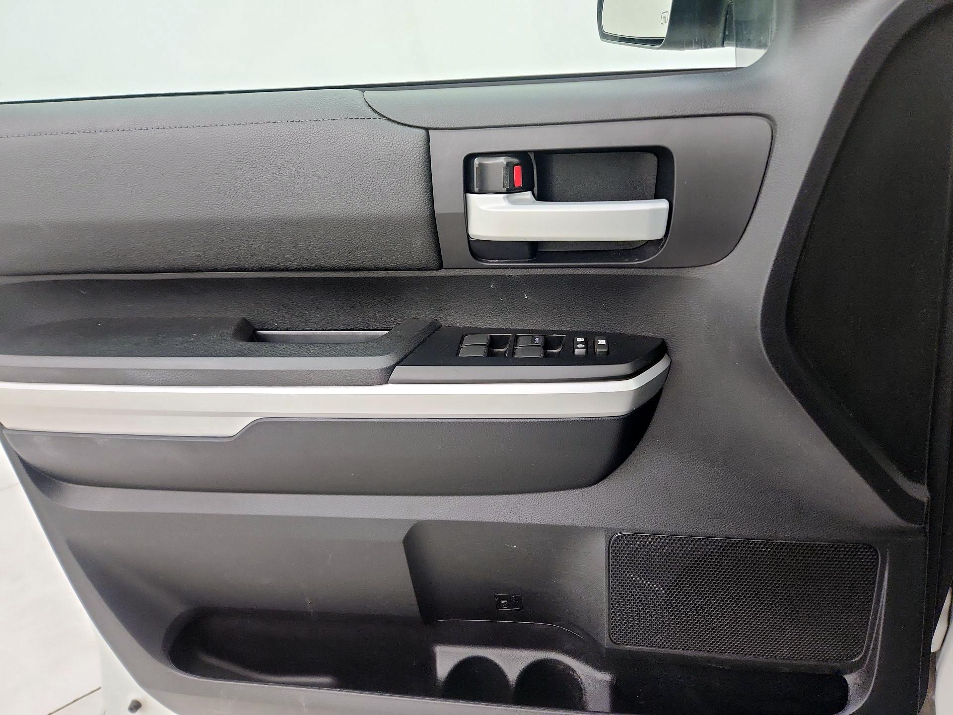 Thumbnail: 2016 Toyota Tundra - 12