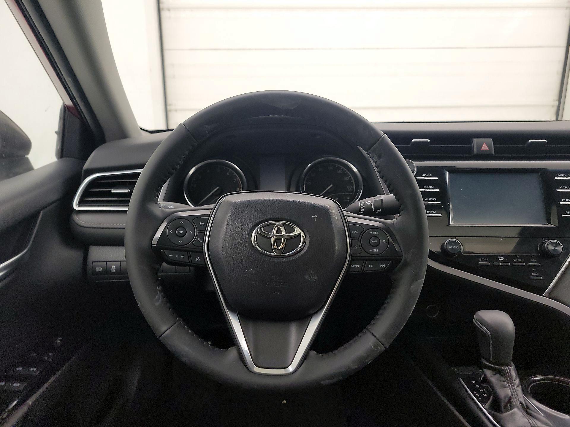 Thumbnail: 2018 Toyota Camry - 10