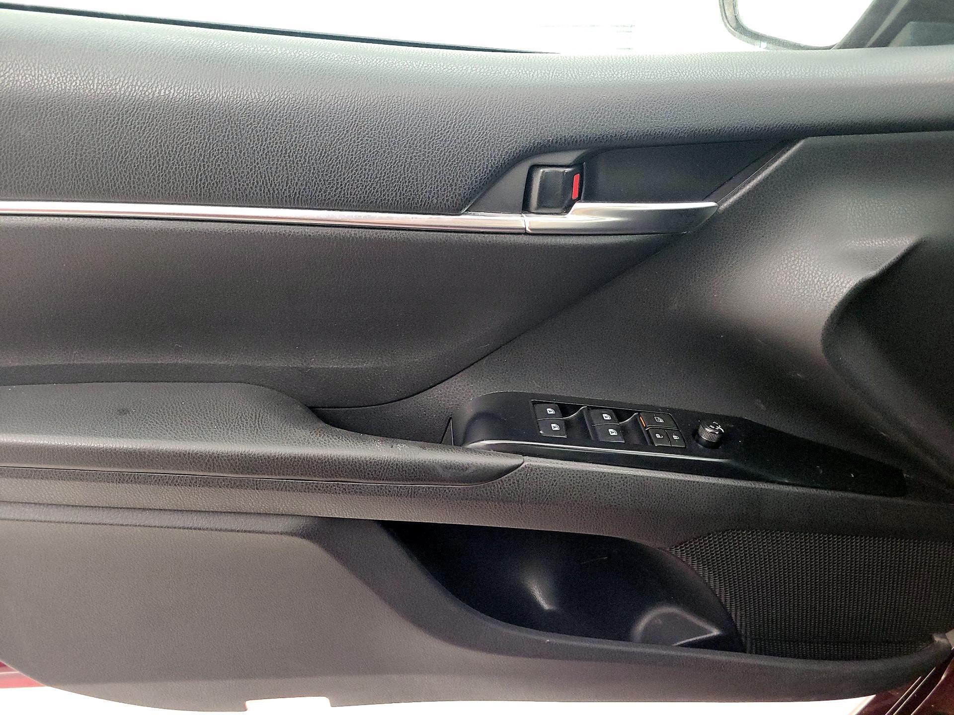 Thumbnail: 2018 Toyota Camry - 12