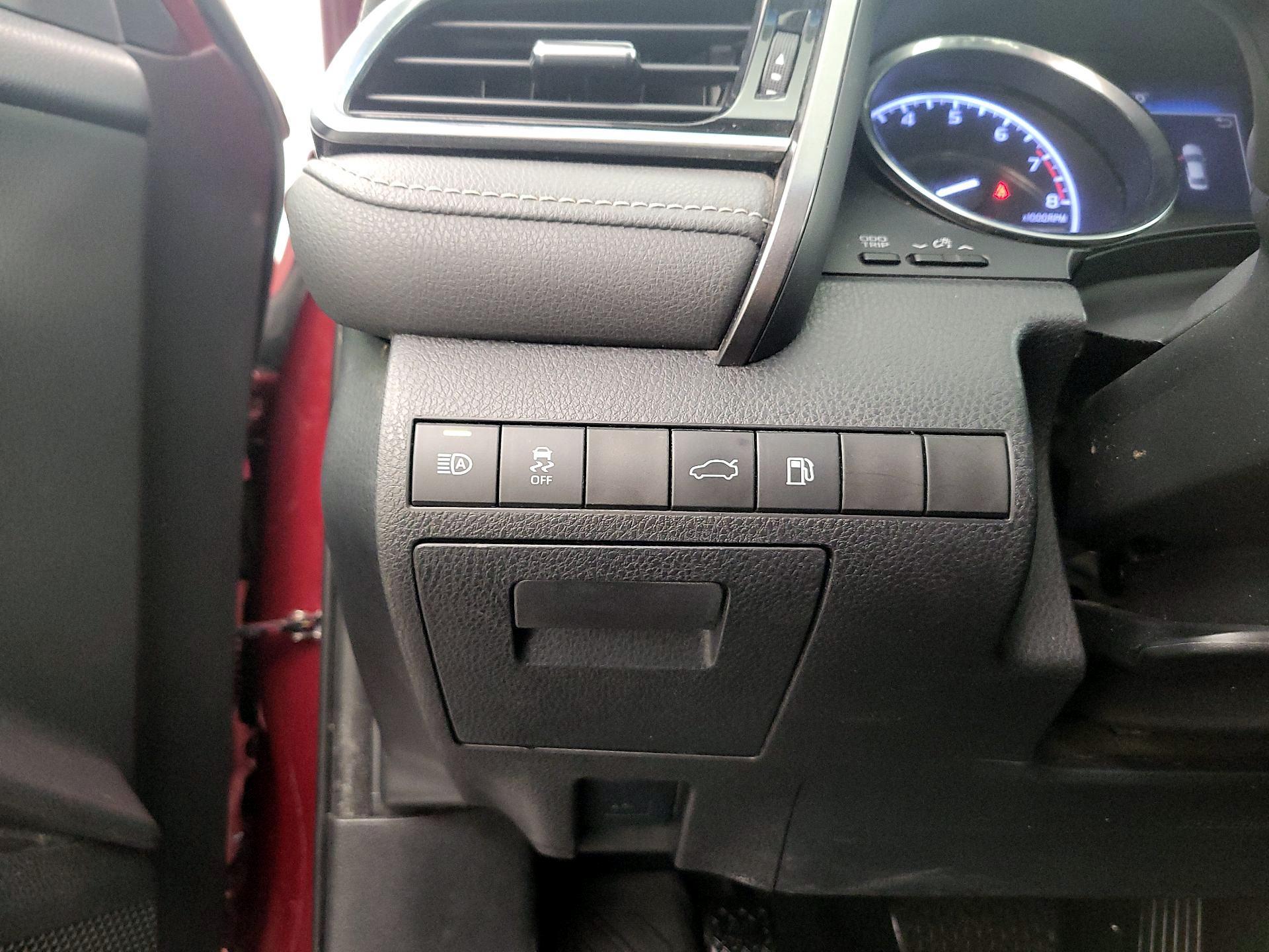 Thumbnail: 2018 Toyota Camry - 13