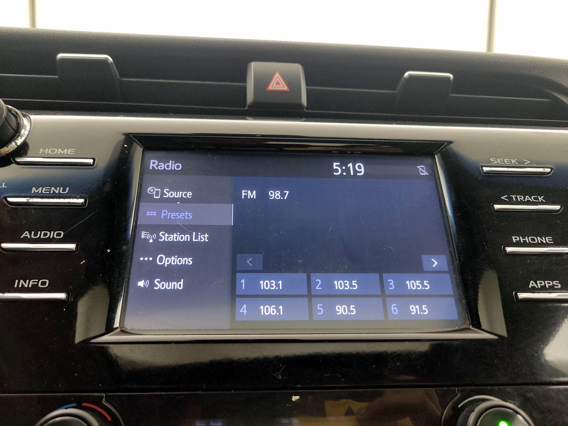 Thumbnail: 2018 Toyota Camry - 15