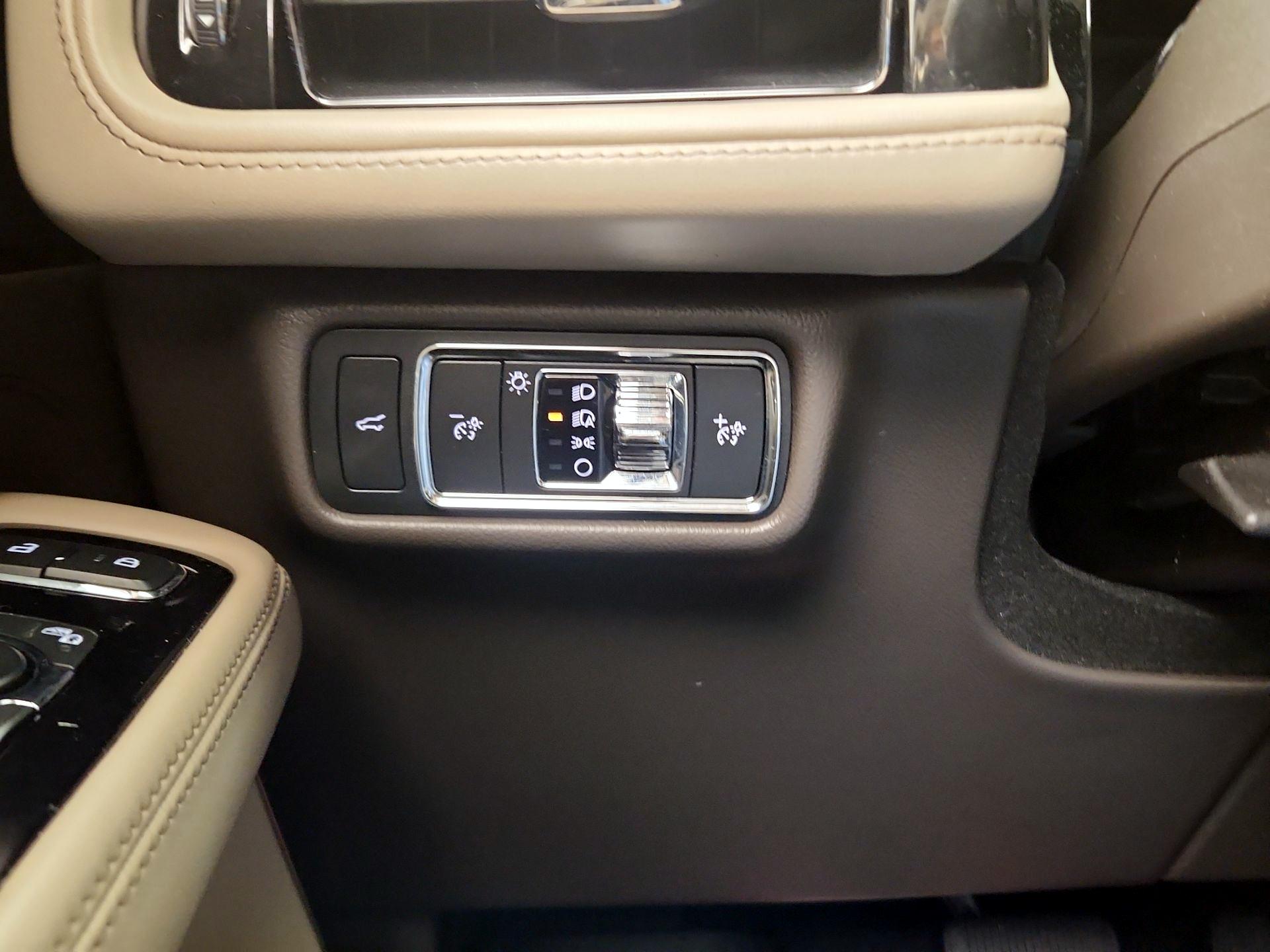 Thumbnail: 2021 Lincoln Aviator - 13