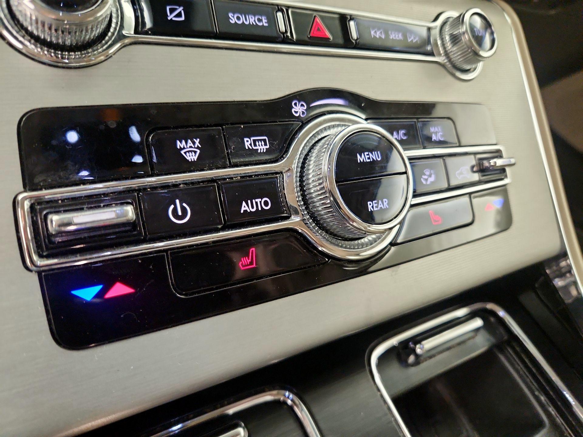 Thumbnail: 2021 Lincoln Aviator - 17