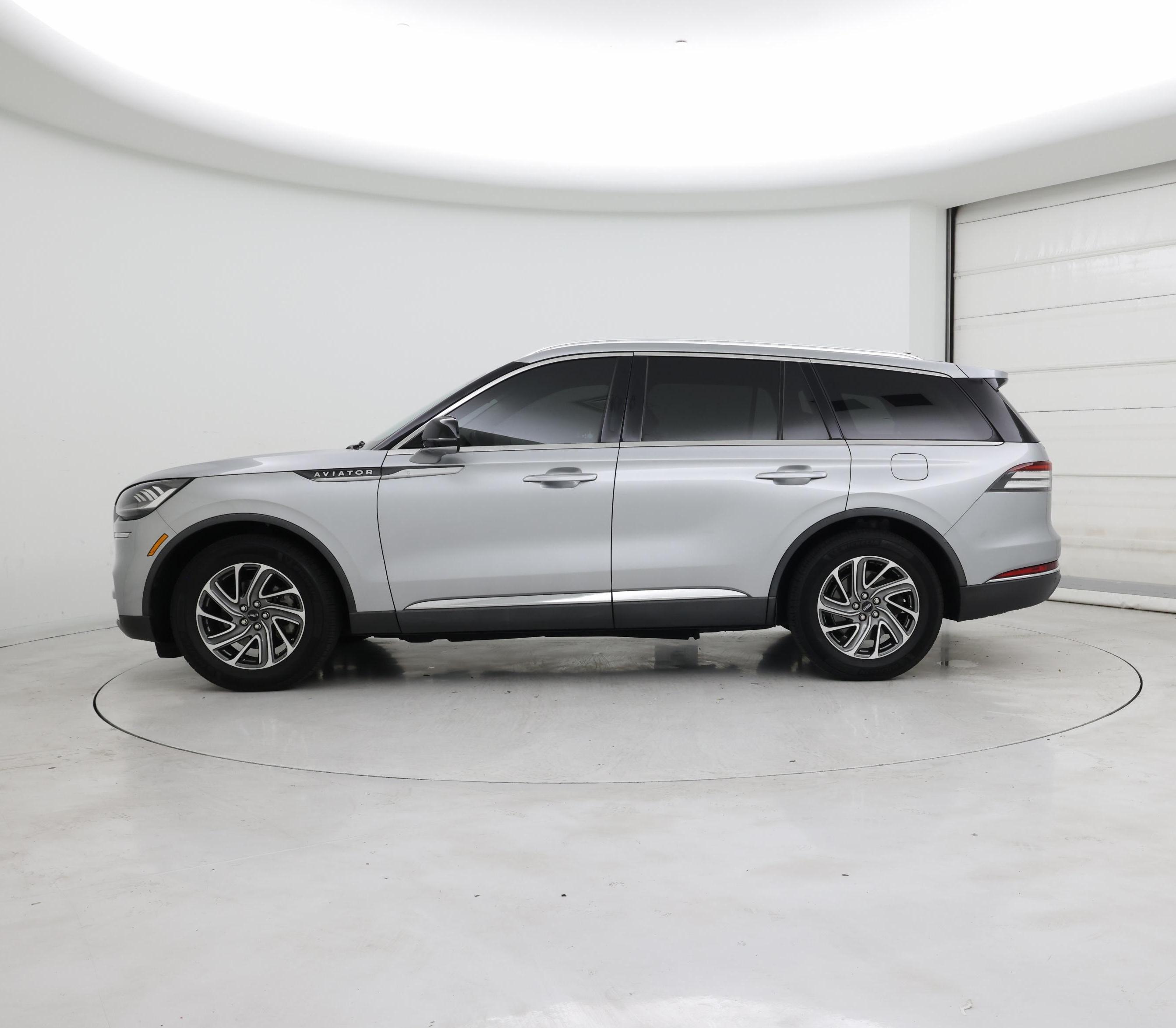 Thumbnail: 2021 Lincoln Aviator - 3