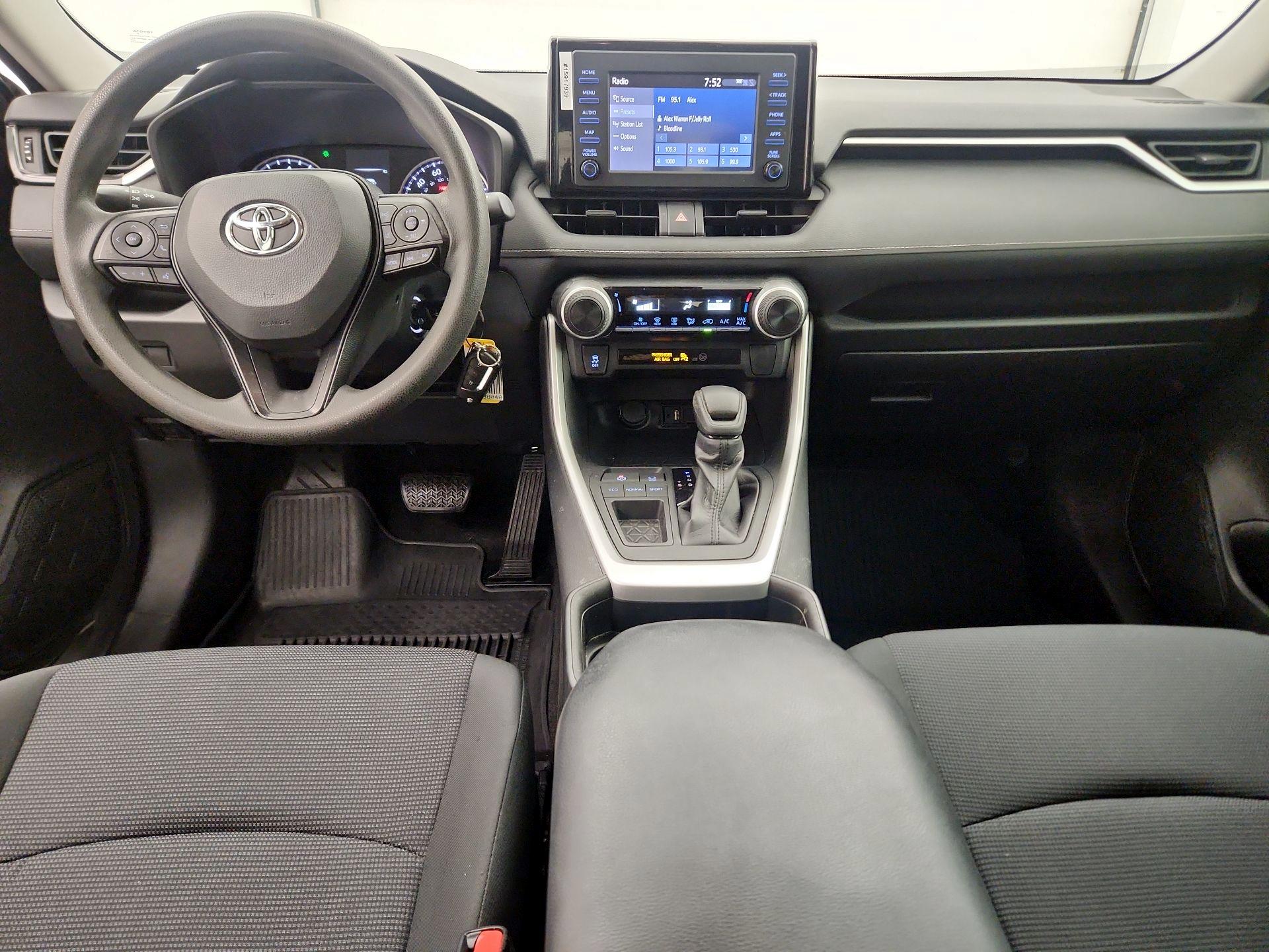 Thumbnail: 2019 Toyota RAV4 - 9