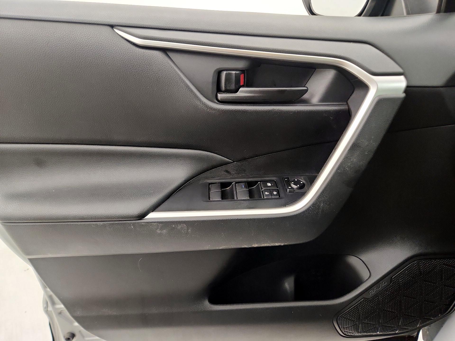 Thumbnail: 2019 Toyota RAV4 - 12