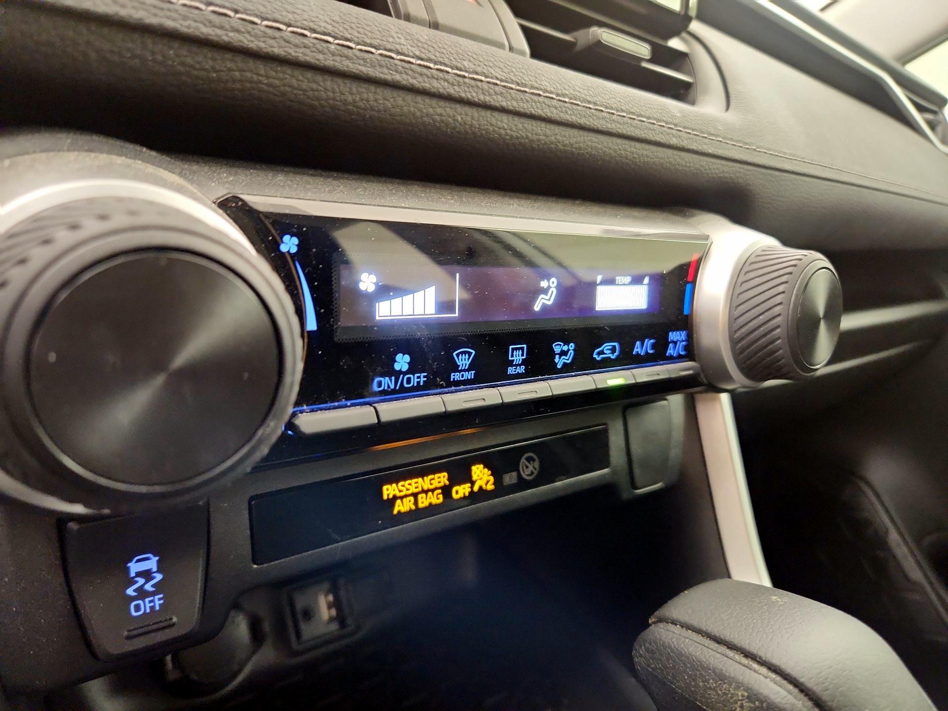 Thumbnail: 2019 Toyota RAV4 - 16