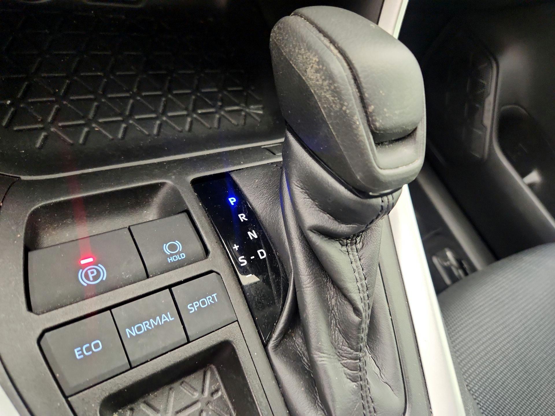 Thumbnail: 2019 Toyota RAV4 - 17