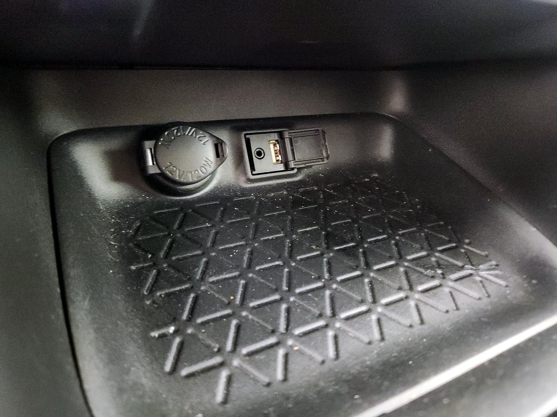 Thumbnail: 2019 Toyota RAV4 - 18