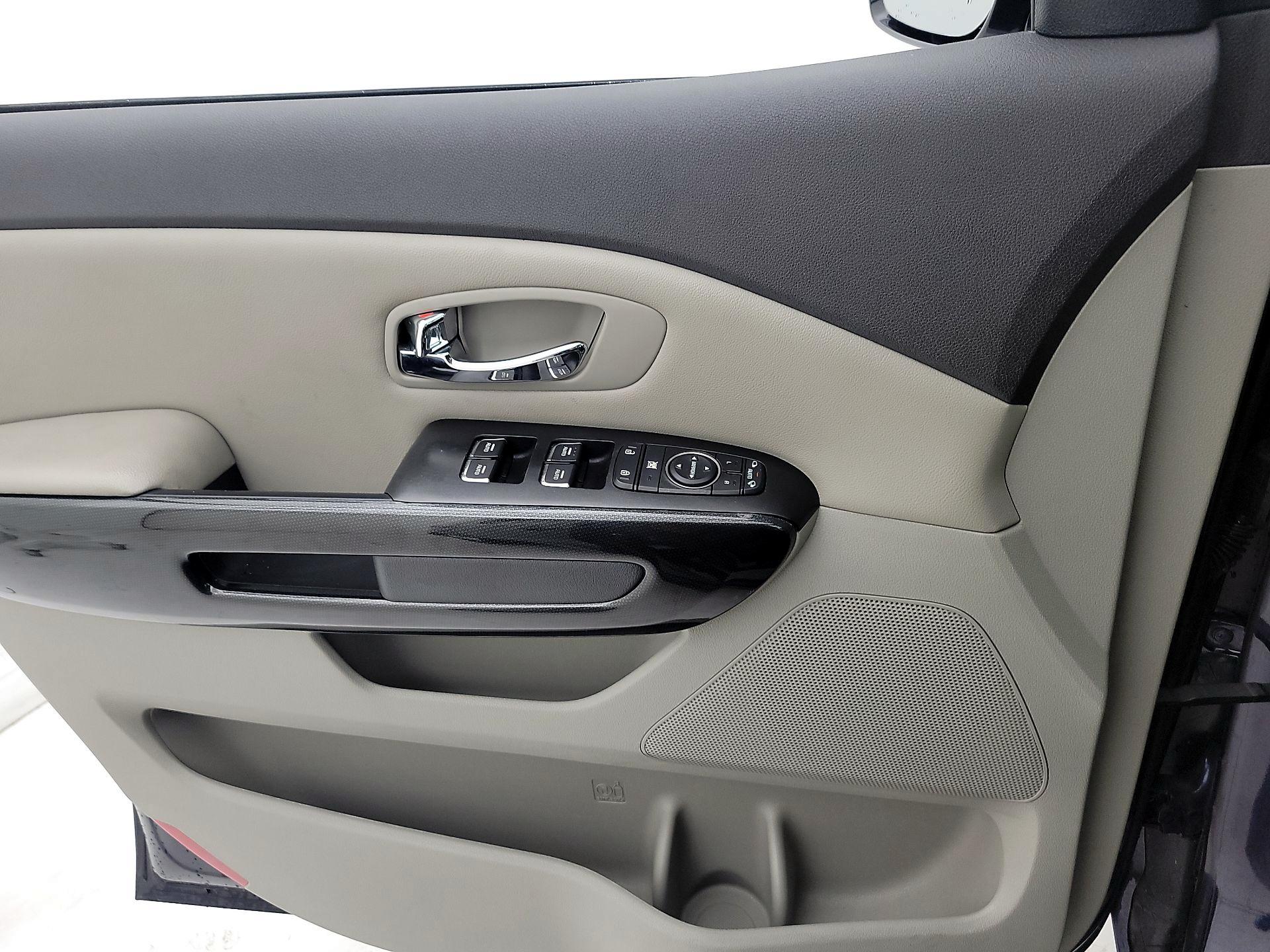 Thumbnail: 2018 Kia Sedona - 12