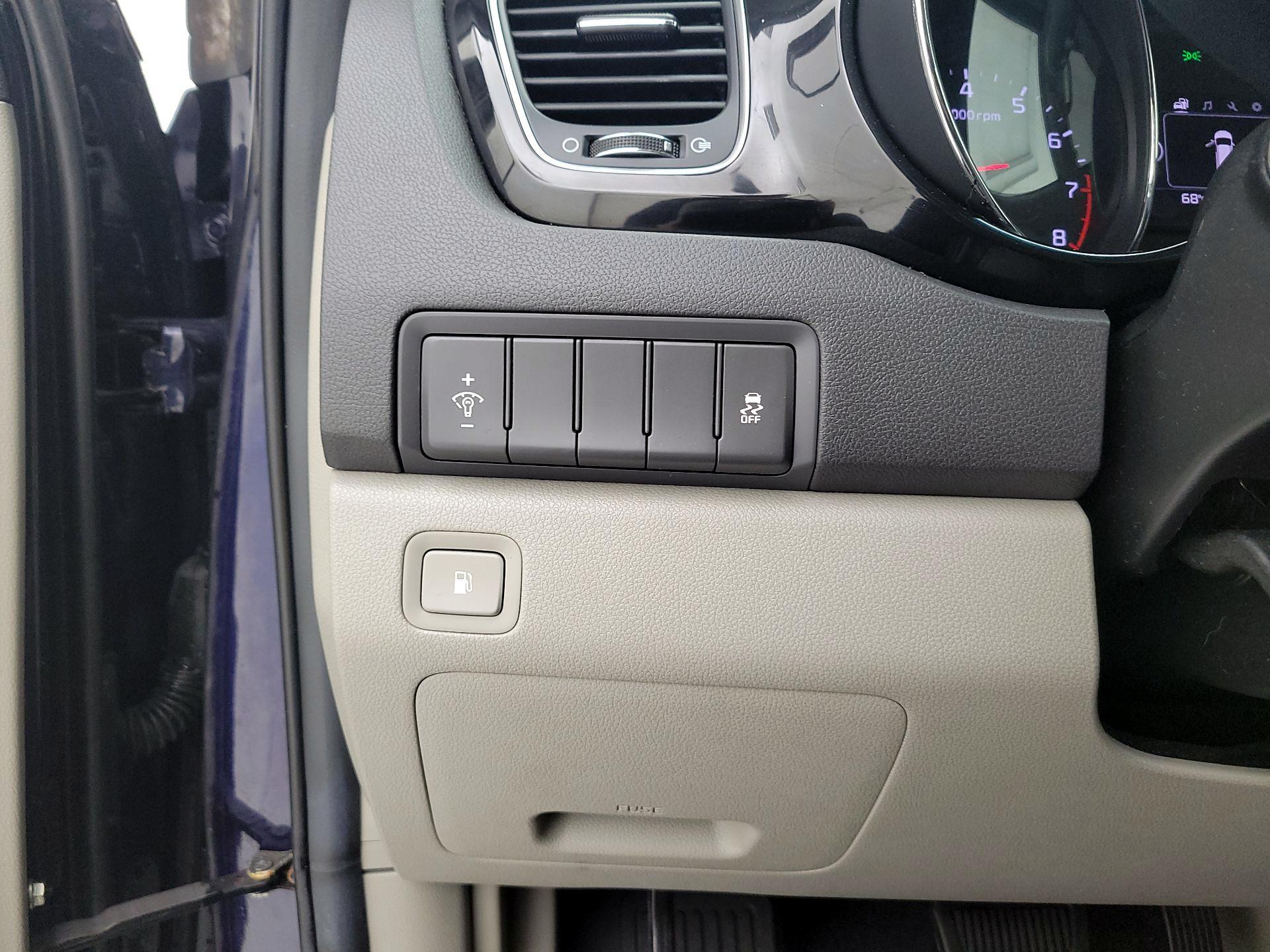 Thumbnail: 2018 Kia Sedona - 13