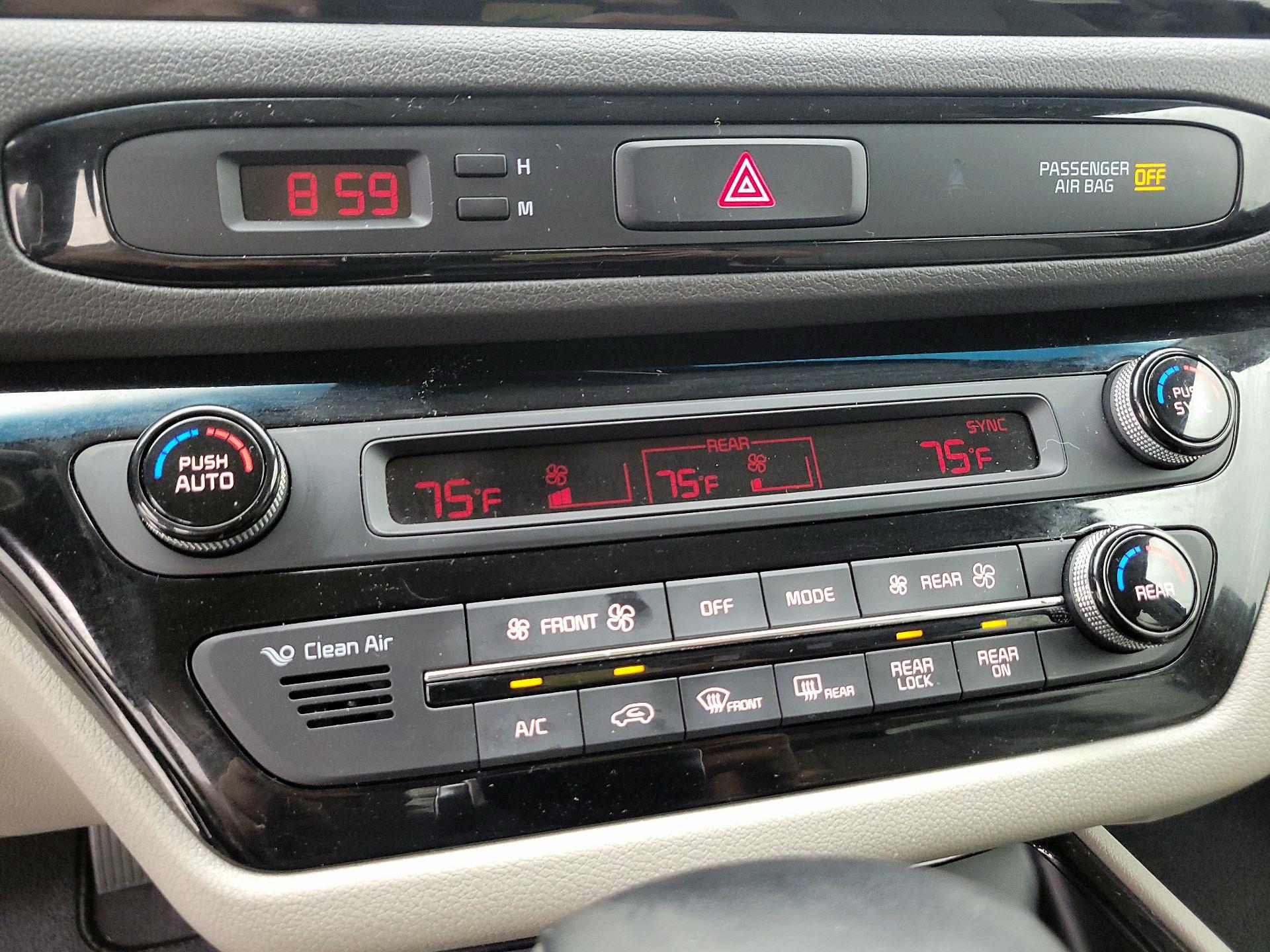 Thumbnail: 2018 Kia Sedona - 16