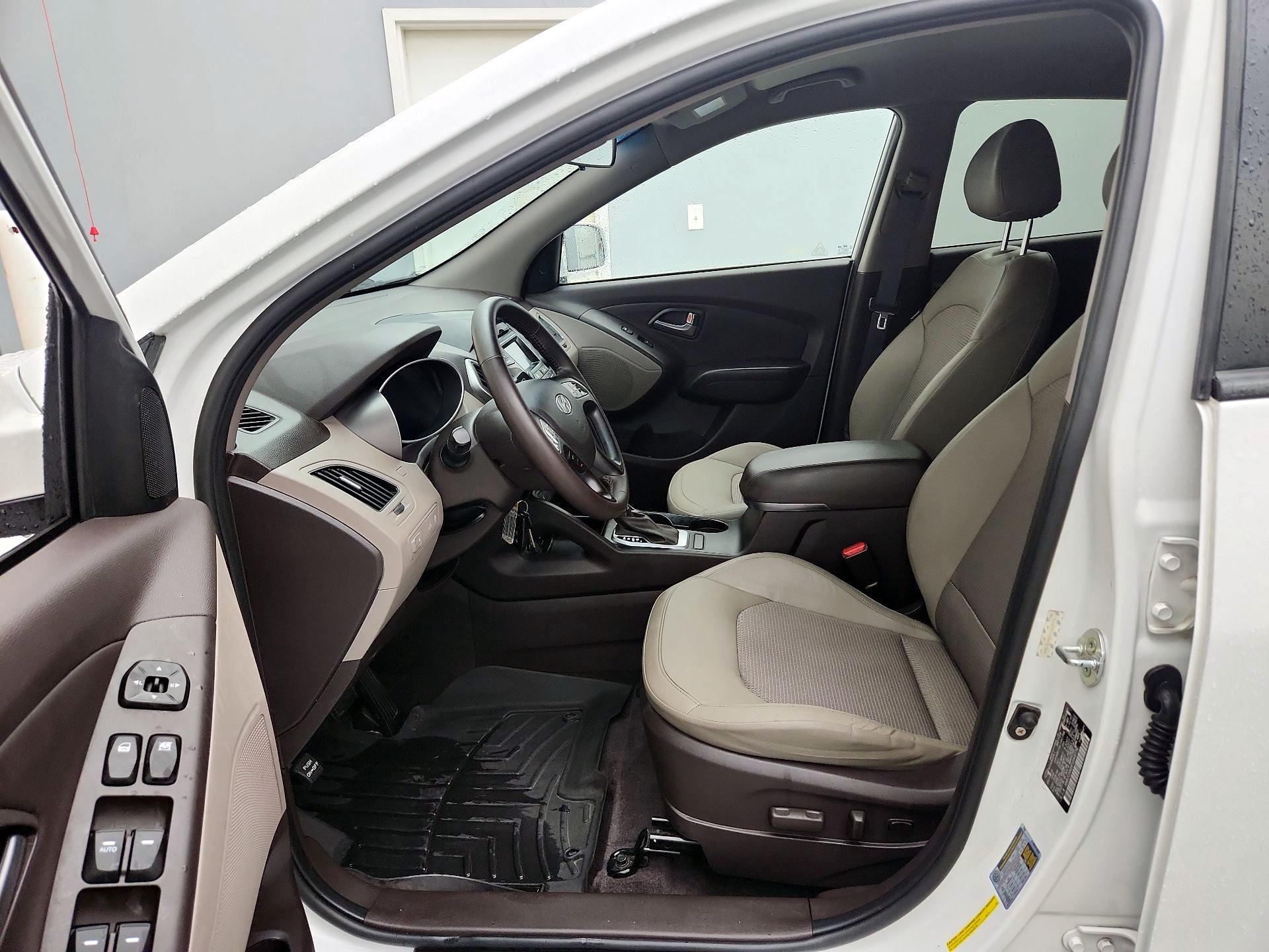 Thumbnail: 2015 Hyundai Tucson - 11