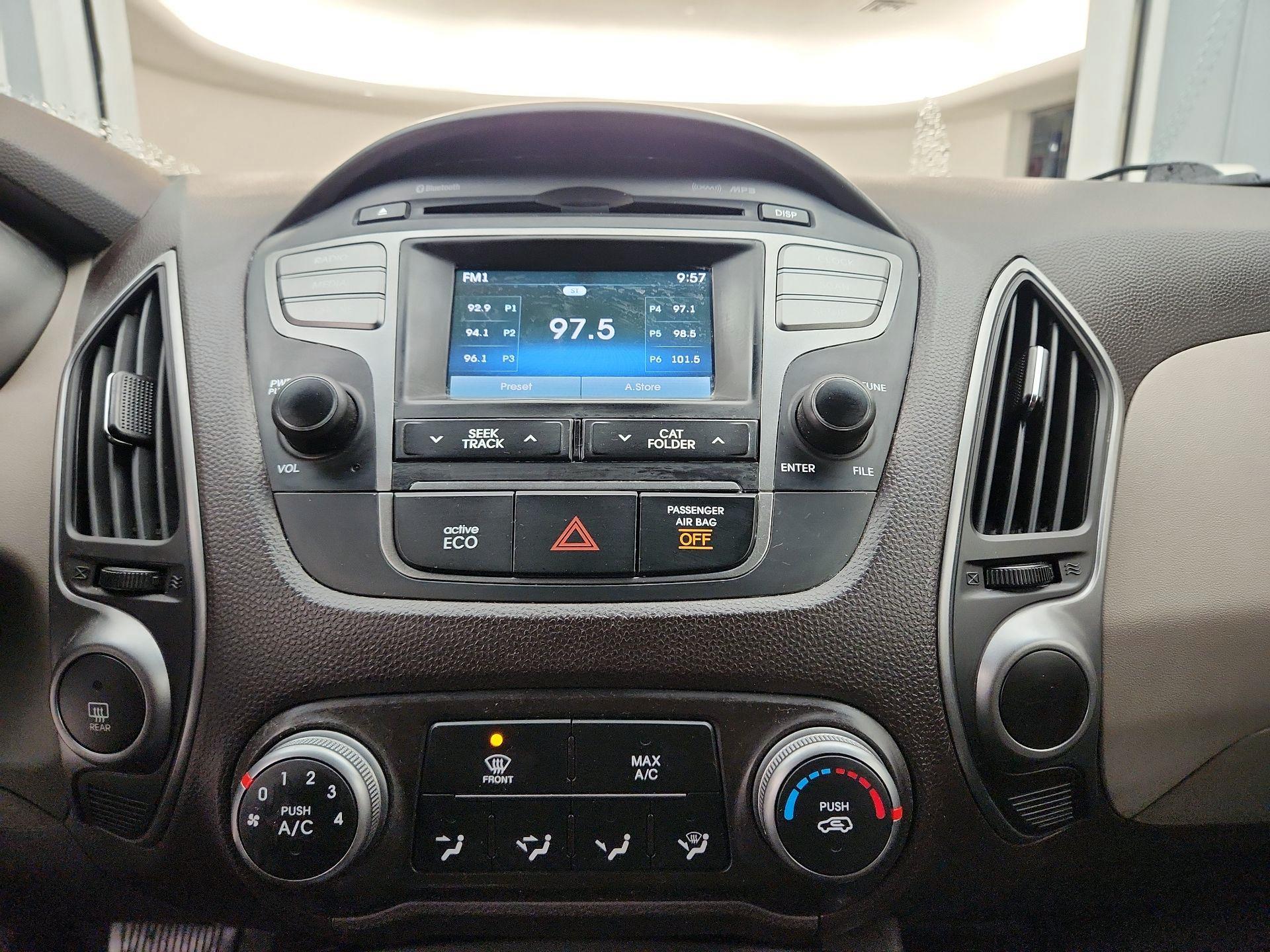 Thumbnail: 2015 Hyundai Tucson - 15