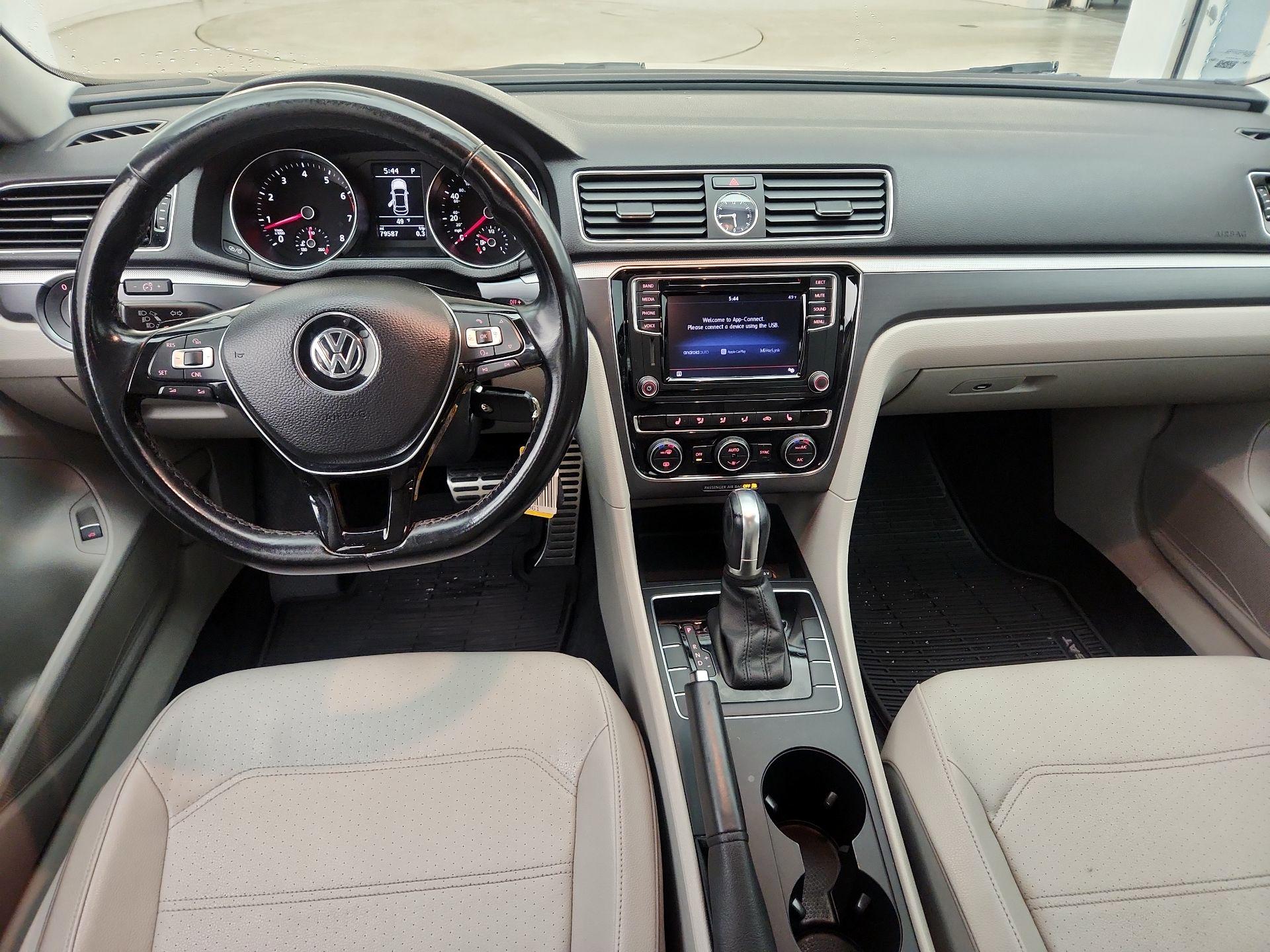 Thumbnail: 2017 Volkswagen Passat - 9