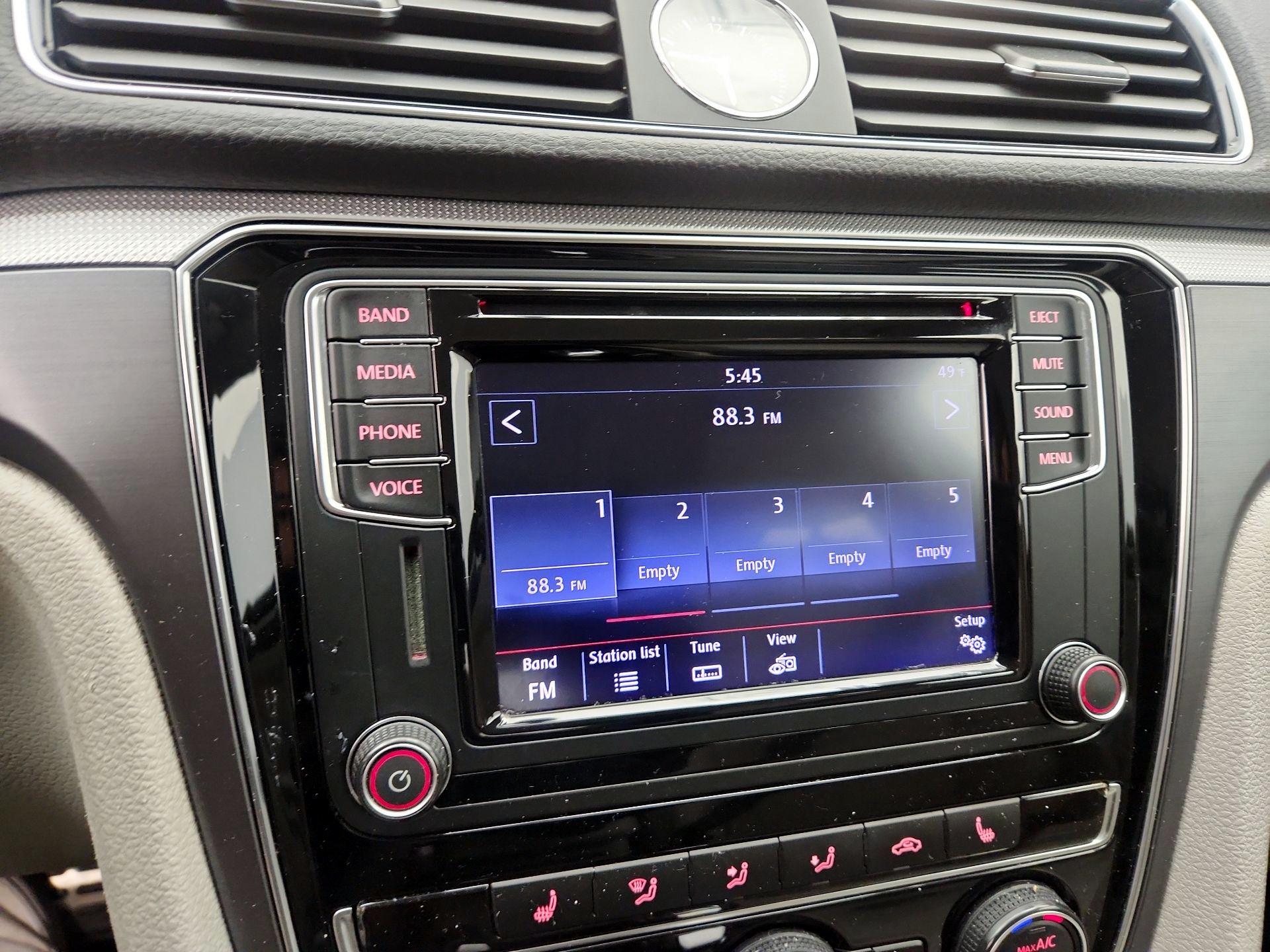 Thumbnail: 2017 Volkswagen Passat - 15