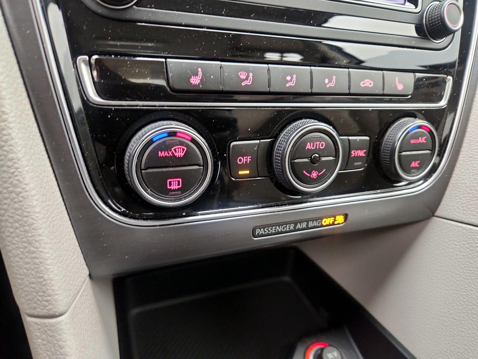 Thumbnail: 2017 Volkswagen Passat - 16