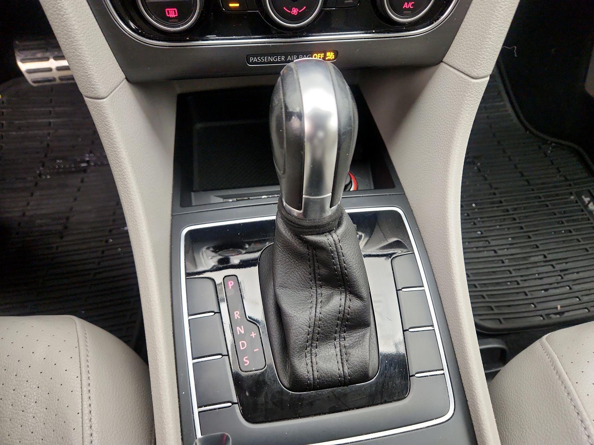 Thumbnail: 2017 Volkswagen Passat - 17