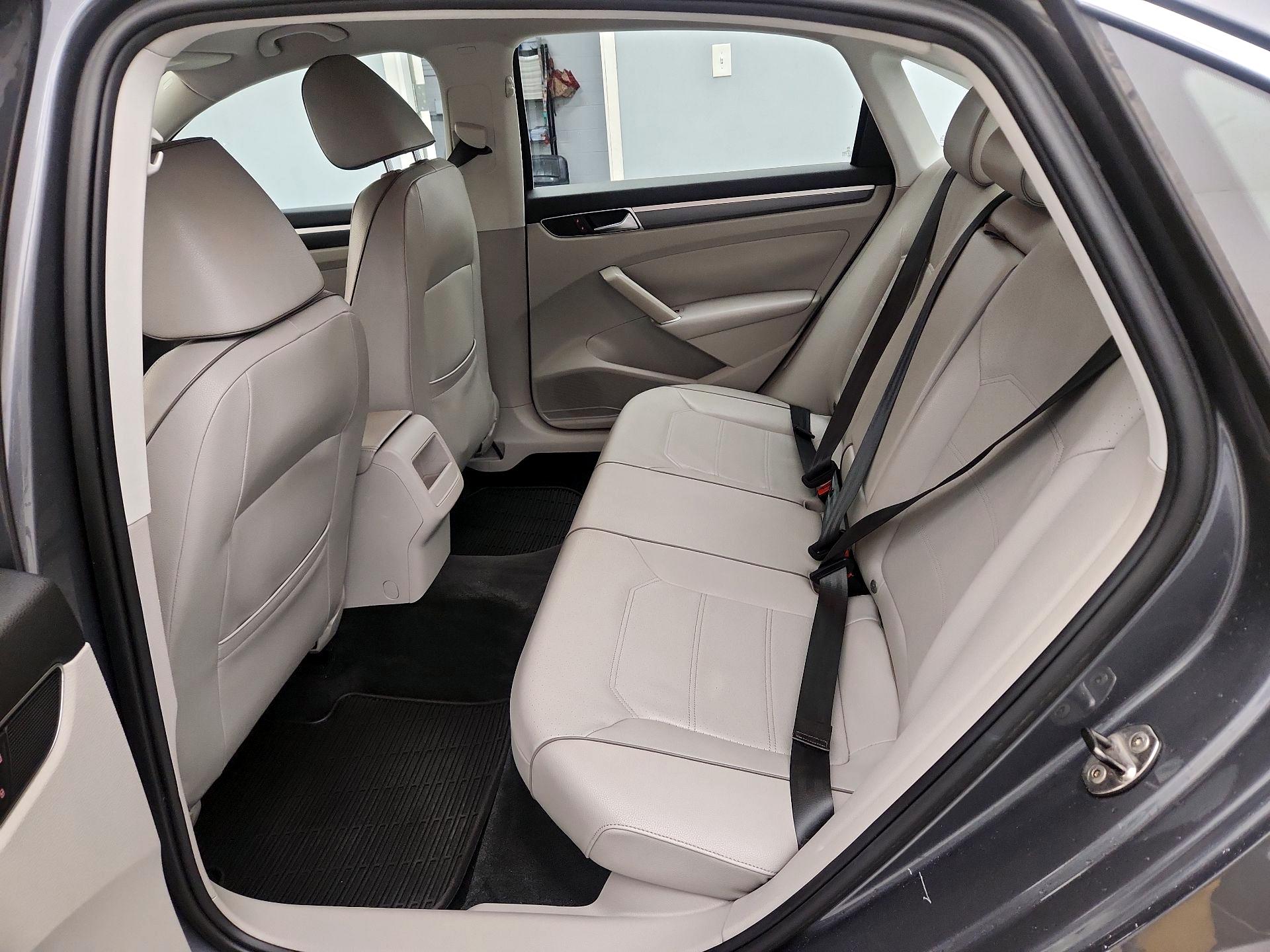 Thumbnail: 2017 Volkswagen Passat - 19