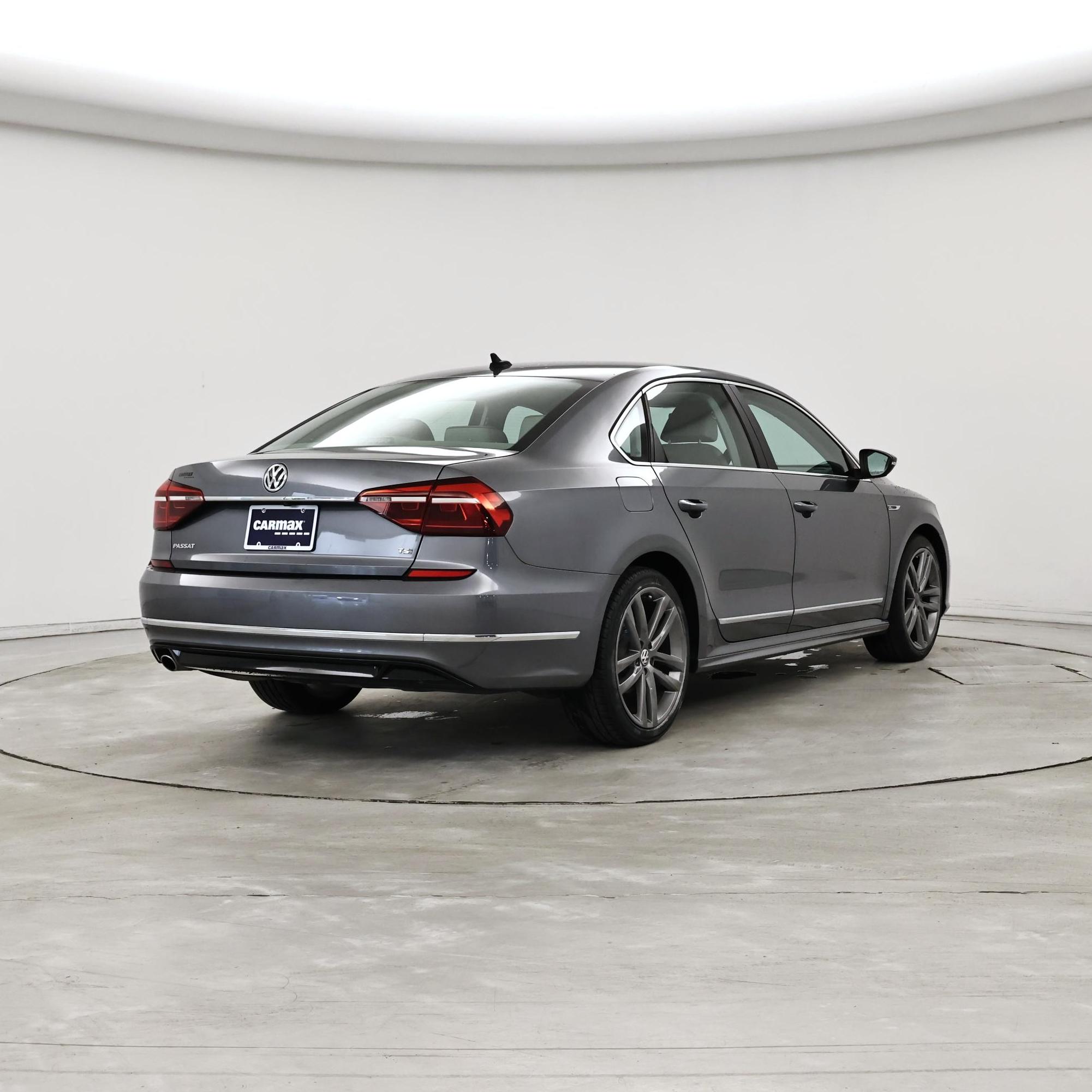 Thumbnail: 2017 Volkswagen Passat - 8