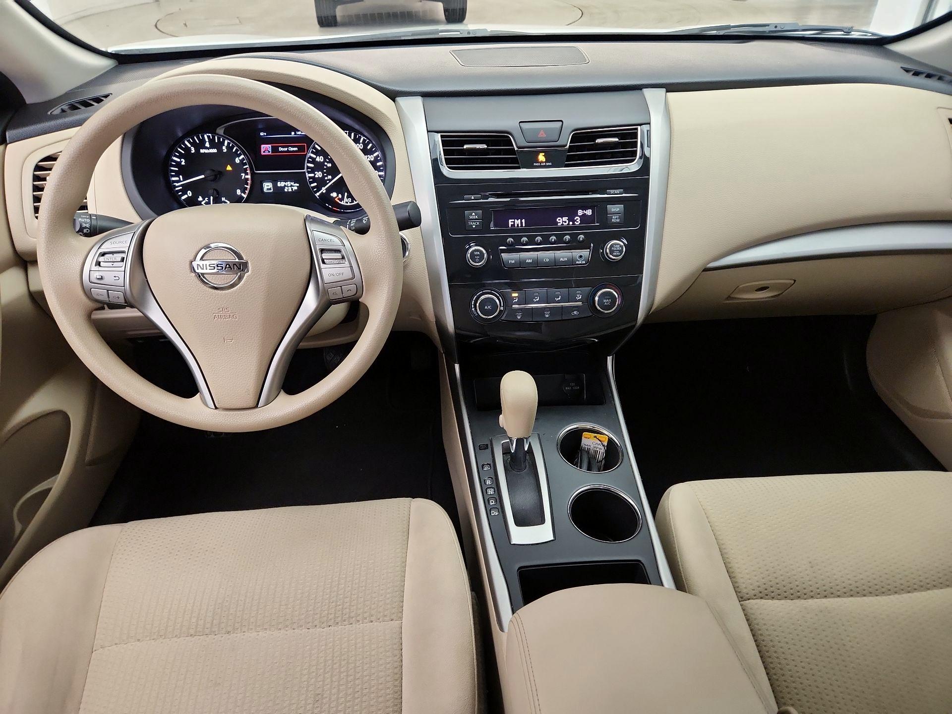 Thumbnail: 2015 Nissan Altima - 9