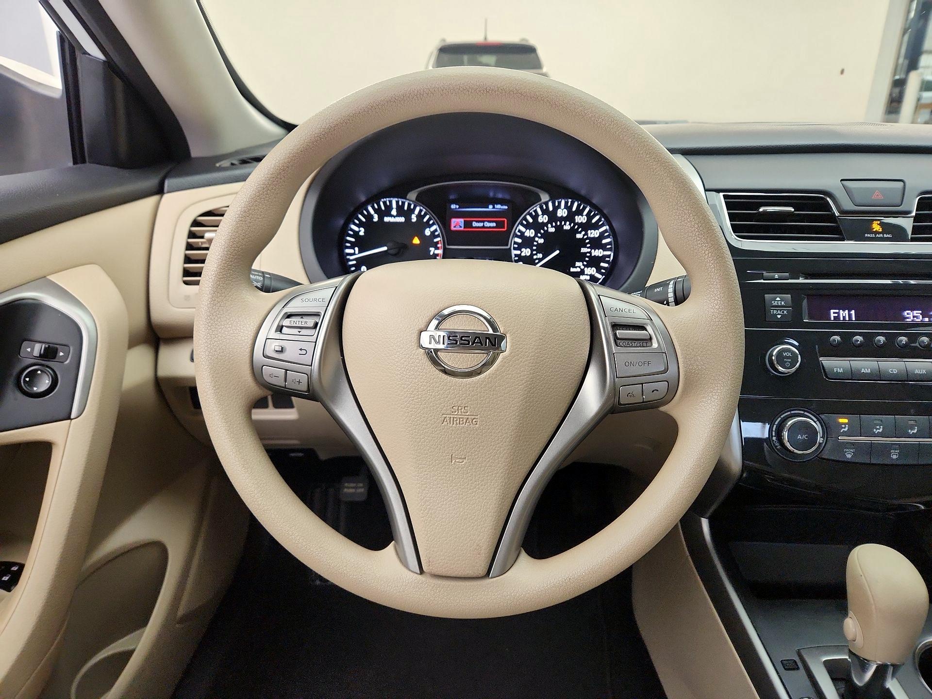 Thumbnail: 2015 Nissan Altima - 10