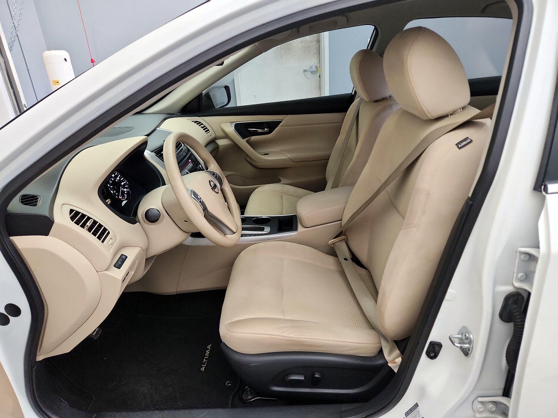 Thumbnail: 2015 Nissan Altima - 11