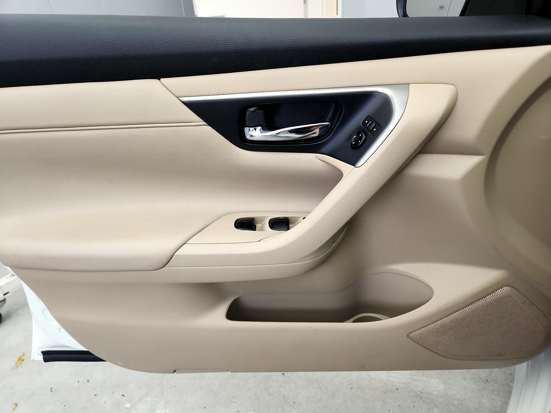 Thumbnail: 2015 Nissan Altima - 12