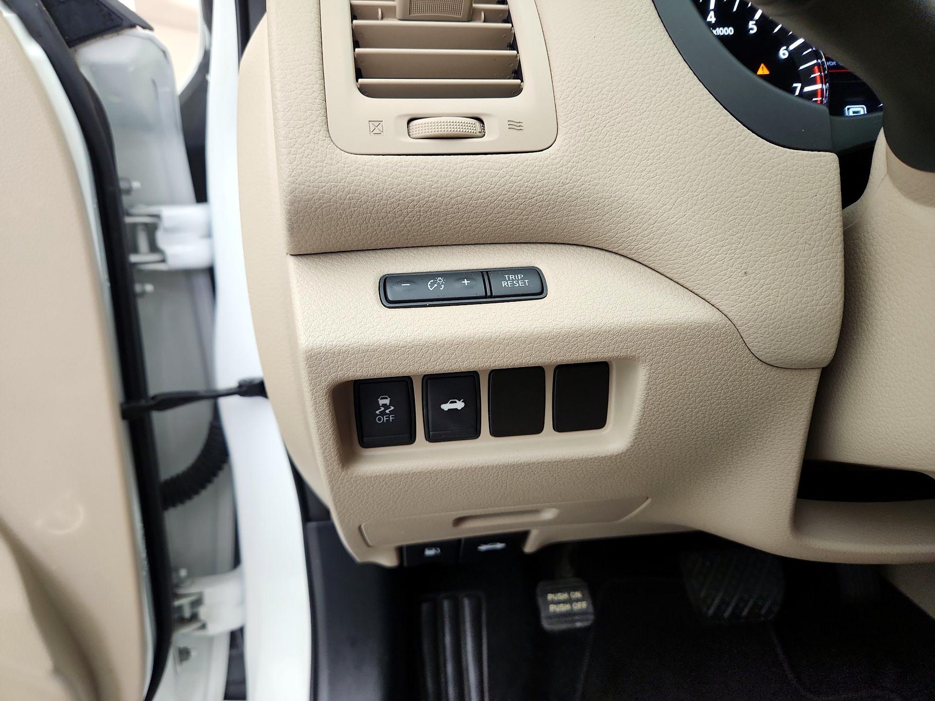 Thumbnail: 2015 Nissan Altima - 13