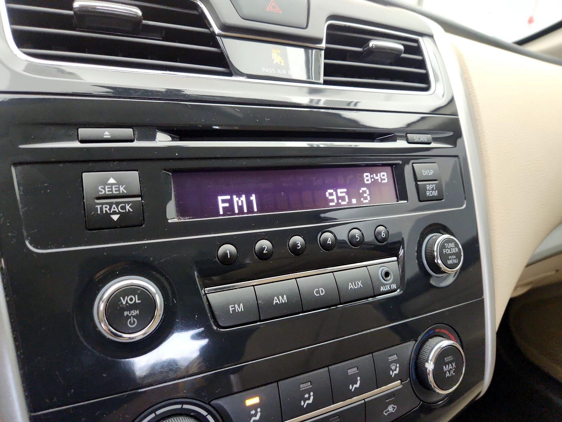 Thumbnail: 2015 Nissan Altima - 14