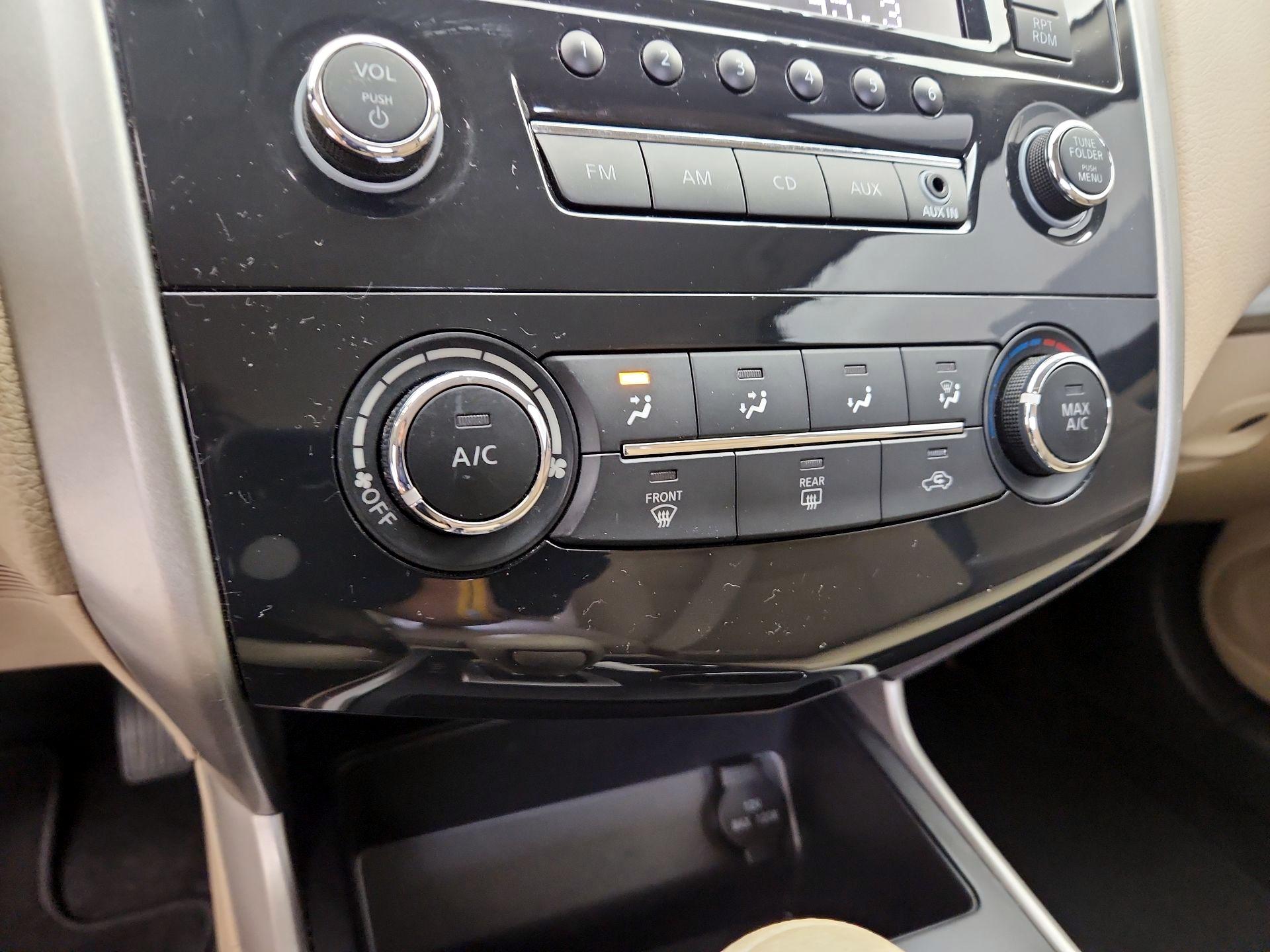 Thumbnail: 2015 Nissan Altima - 15