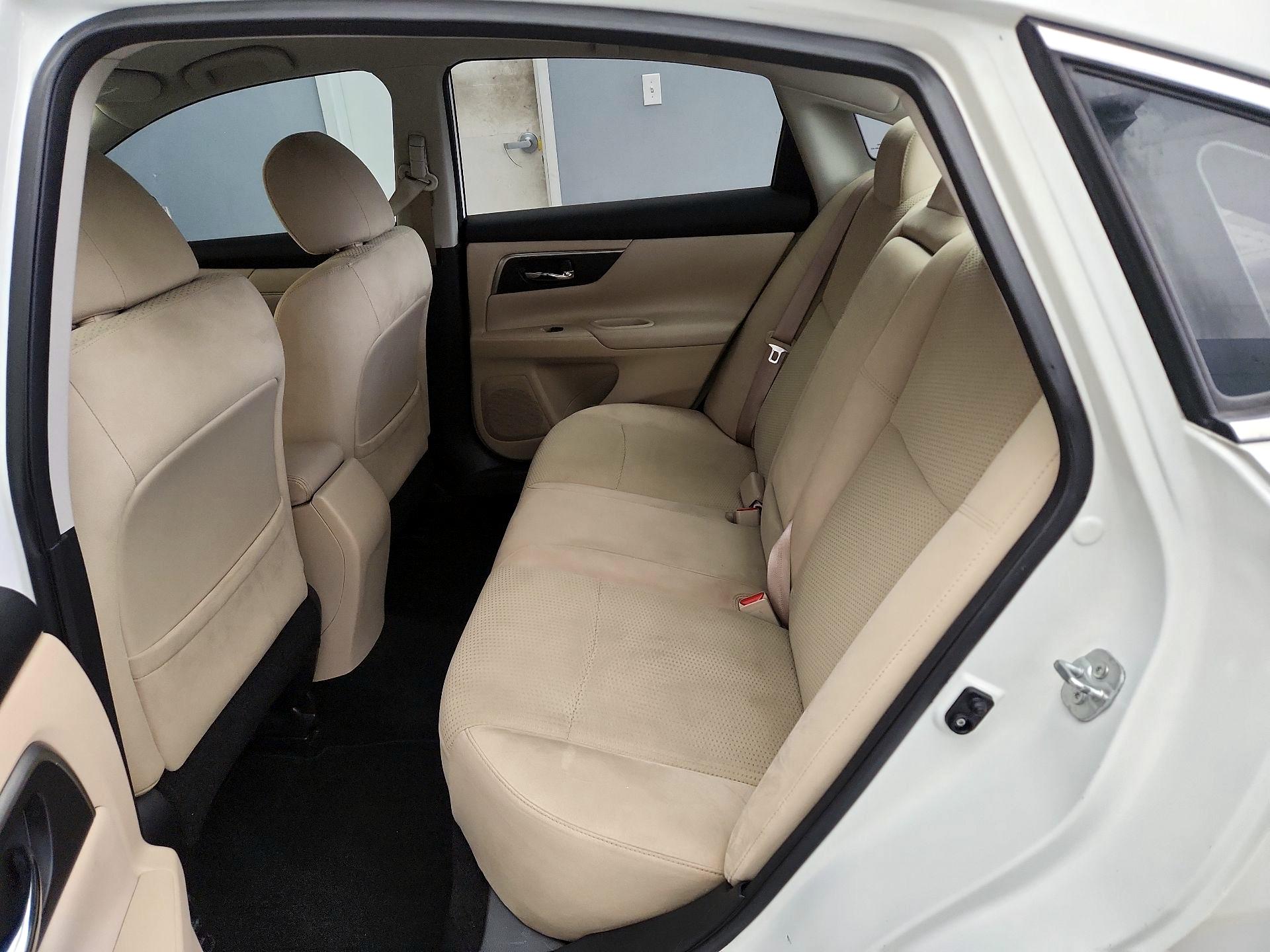 Thumbnail: 2015 Nissan Altima - 17