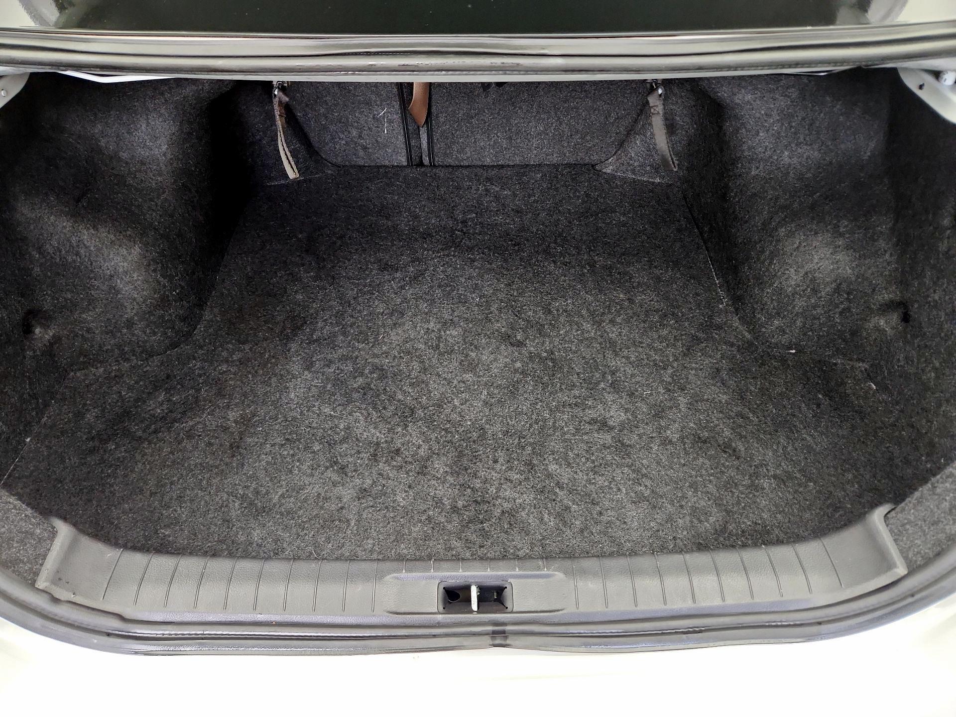 Thumbnail: 2015 Nissan Altima - 18