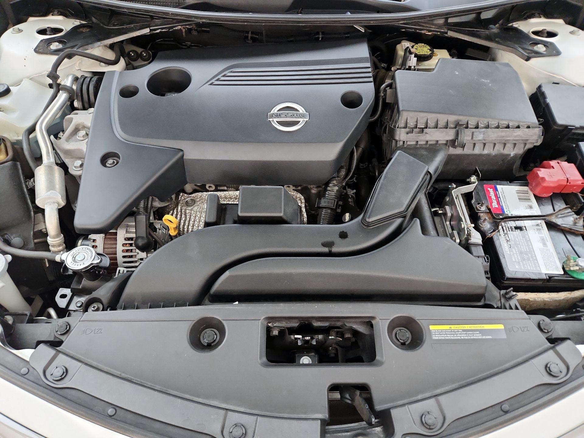 Thumbnail: 2015 Nissan Altima - 19