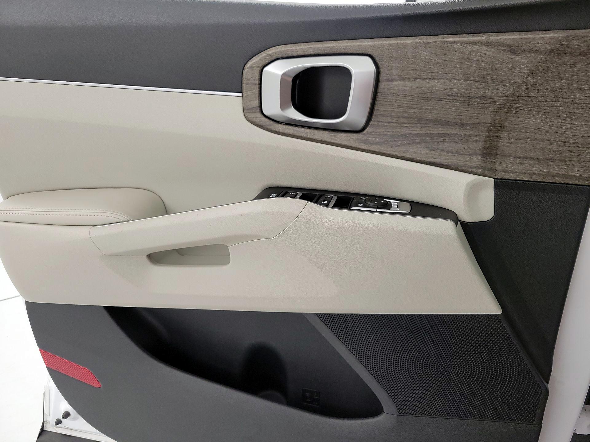 Thumbnail: 2022 Kia Sorento - 12