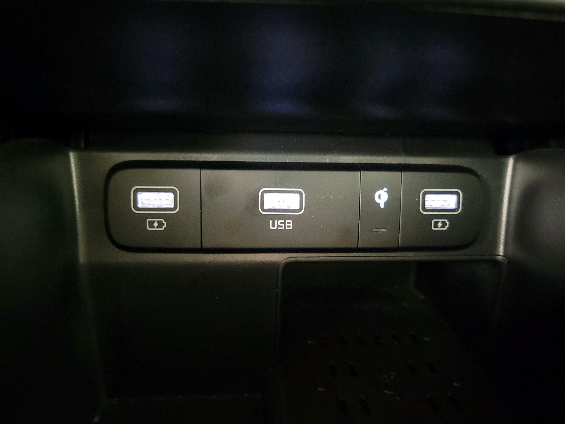 Thumbnail: 2022 Kia Sorento - 19