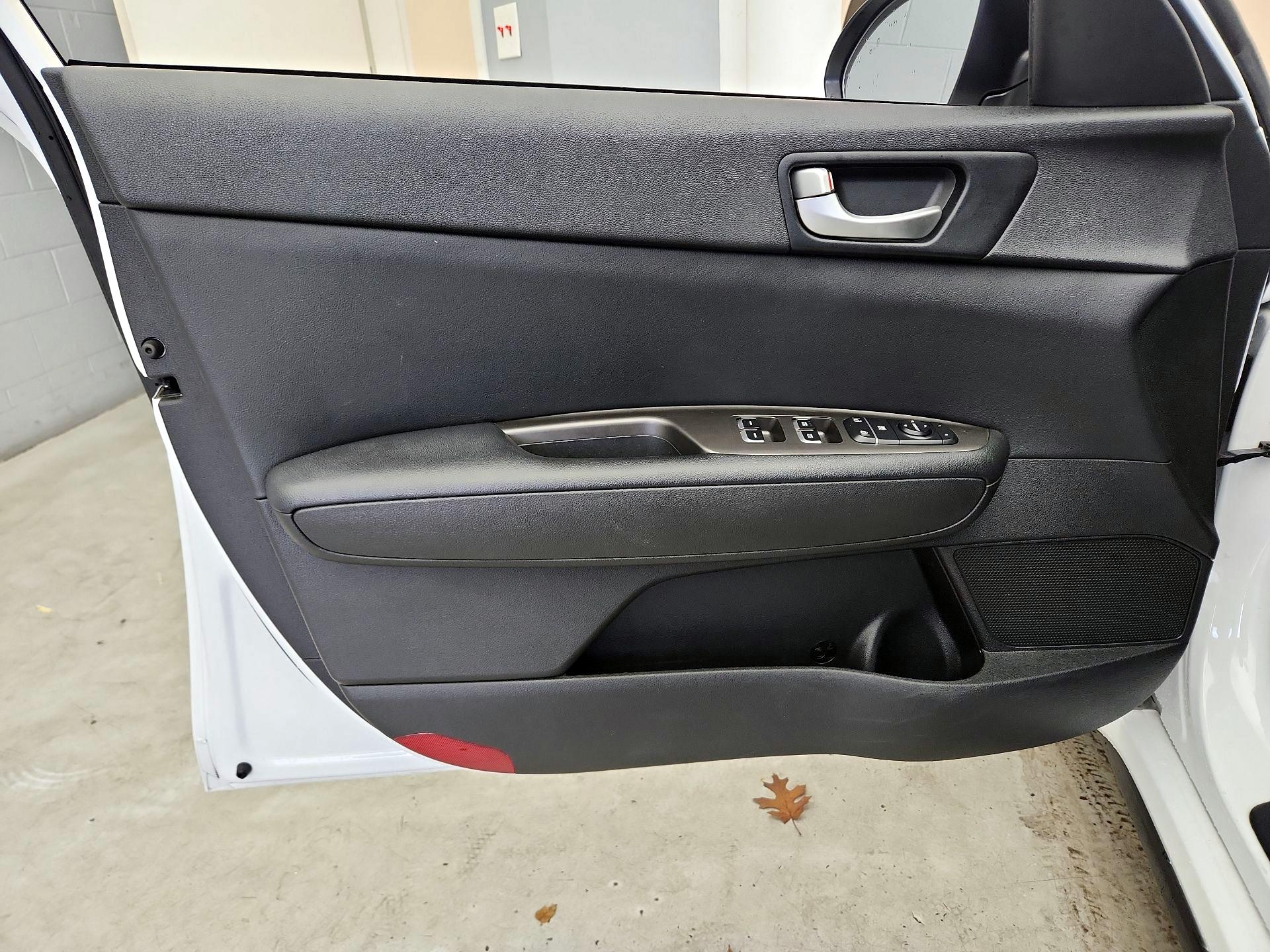 Thumbnail: 2020 Kia Optima - 12