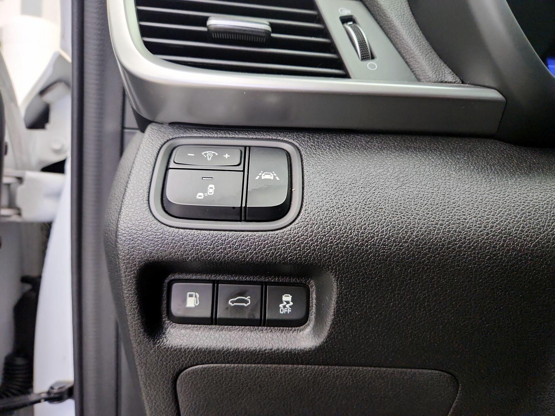 Thumbnail: 2020 Kia Optima - 13