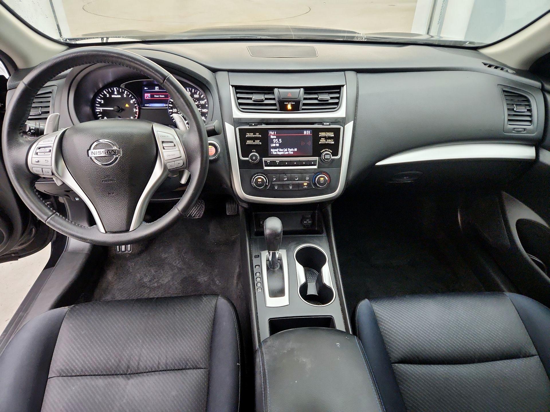 Thumbnail: 2017 Nissan Altima - 9